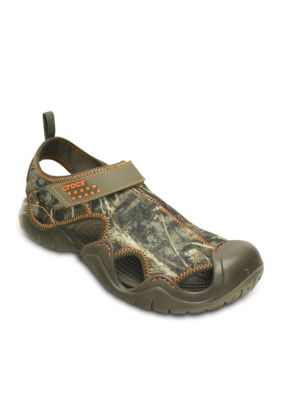 belk mens crocs
