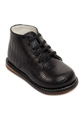sneakers with round toe box