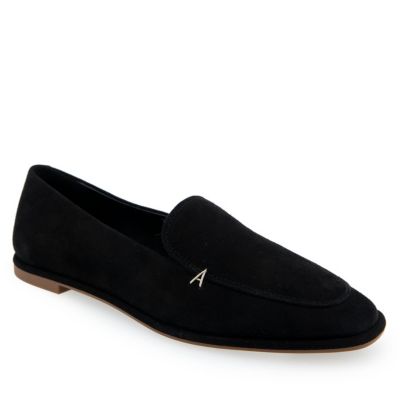 Neo Closed Toe Loafer