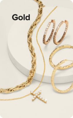 Gold. Various jewelry.