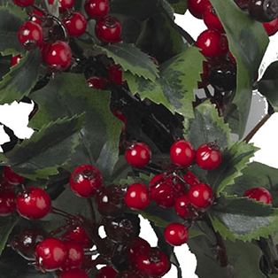 24 in Holly Berry Wreath