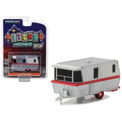 Greenlight 34040A 1 Isto 64 1959 Holiday House Travel Trailer Hitched Homes Series 4 Diecast Model Car, Silver With Red Stripe