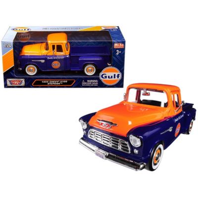 Motormax 79651 1955 Chevrolet 5100 Stepside Pickup Truck Gulf 1-24 Diecast Model Car, Dark Blue & Orange