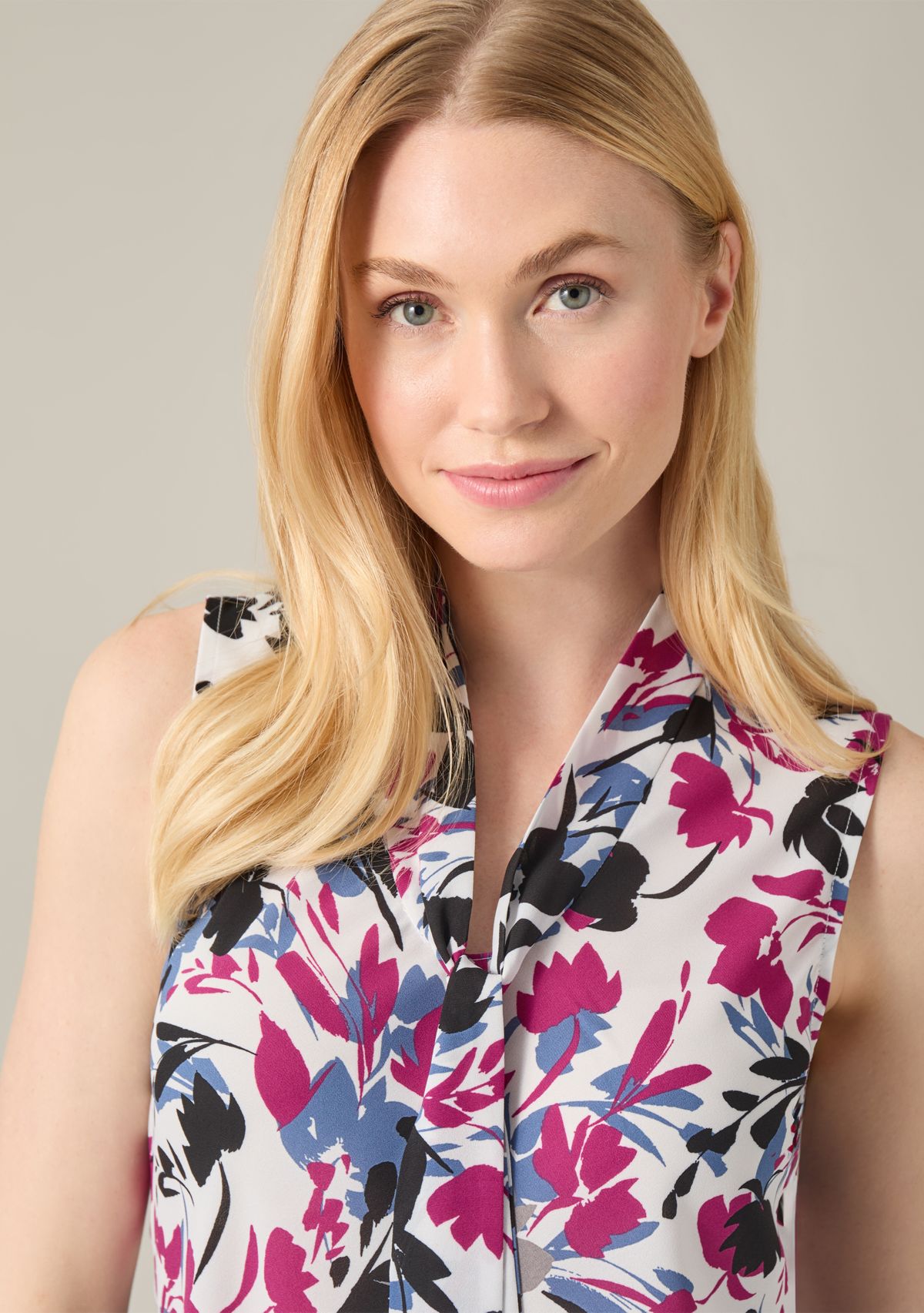 Petite Sleeveless Printed Tie Neck Blouse