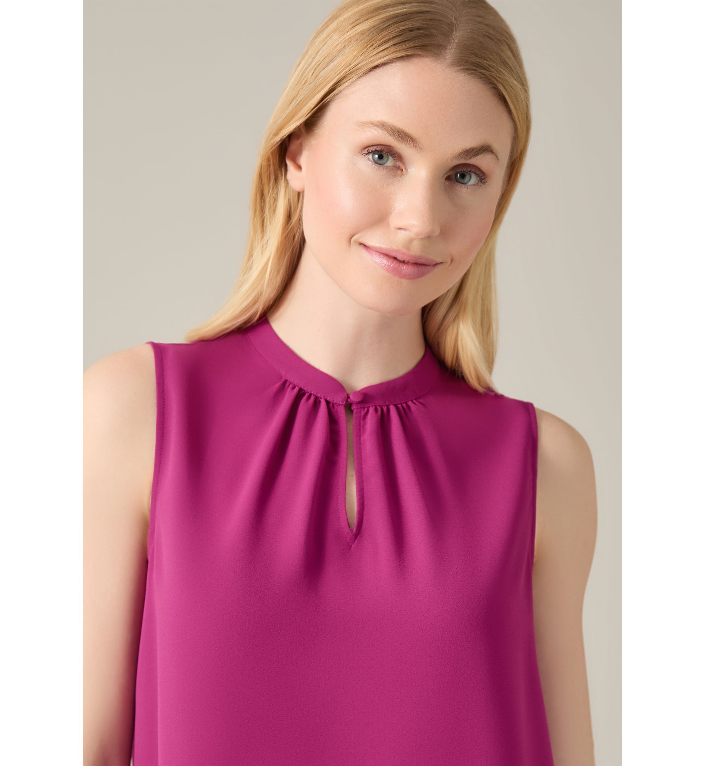 Womens Jewel Neck Sleeveless Blouse