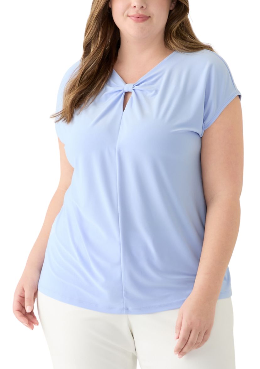 Plus Size Solid Keyhole Top