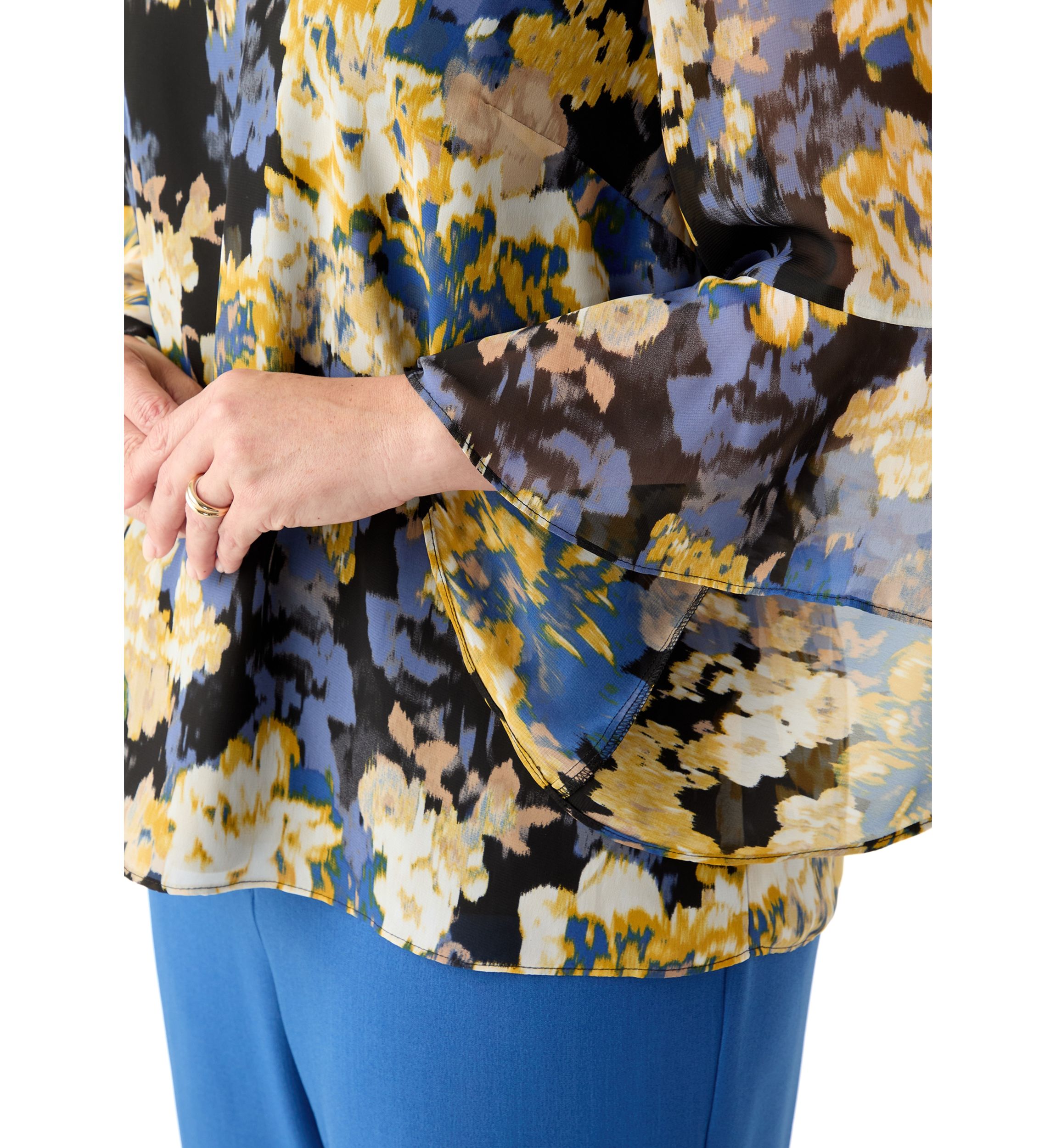 Plus Size Multi Floral Print Ruffle Sleeve Blouse