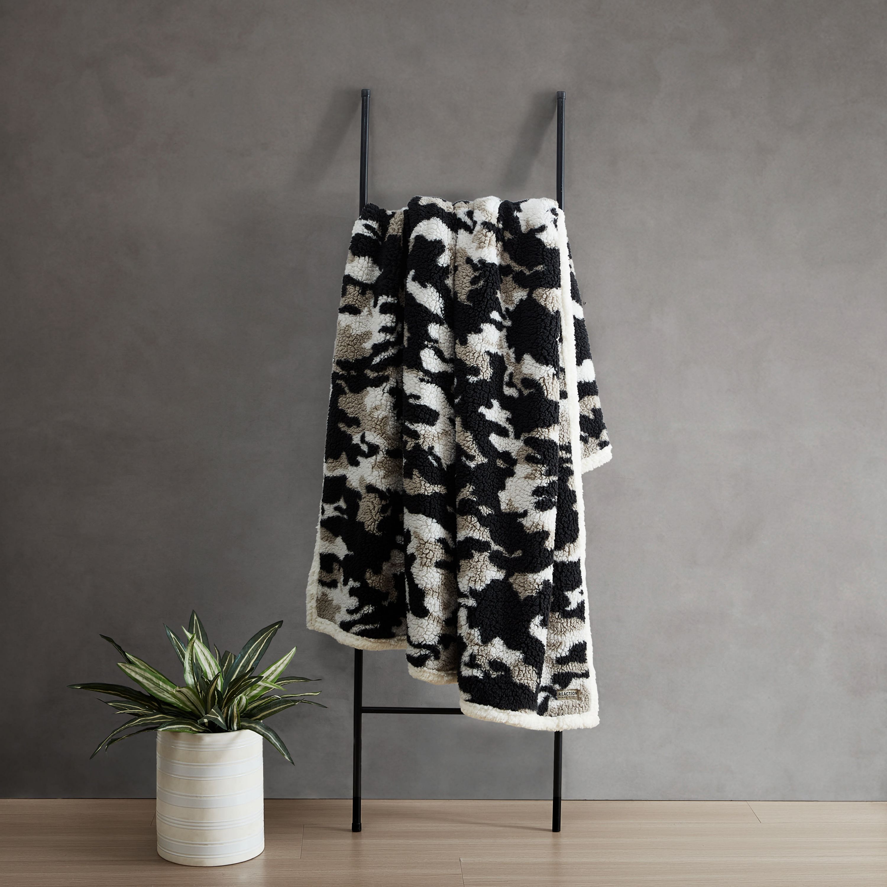 Blend Out Microfiber Throw Blanket