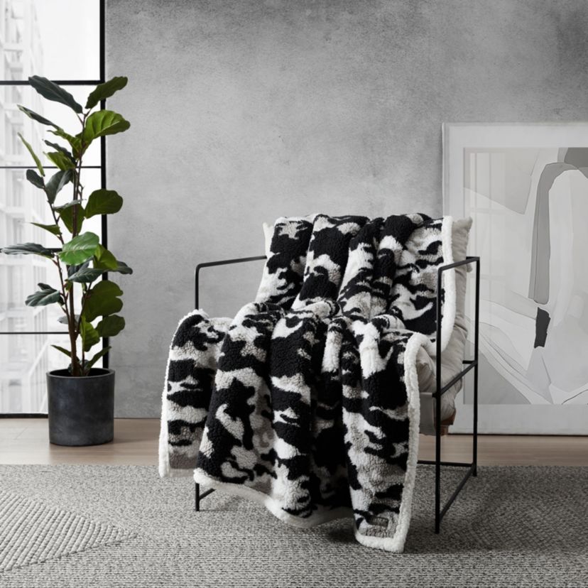 Blend Out Microfiber Throw Blanket