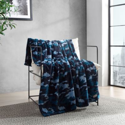 Blend Out Microfiber Throw Blanket