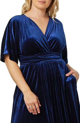 Women's Plus Verona Velvet Evening Gown