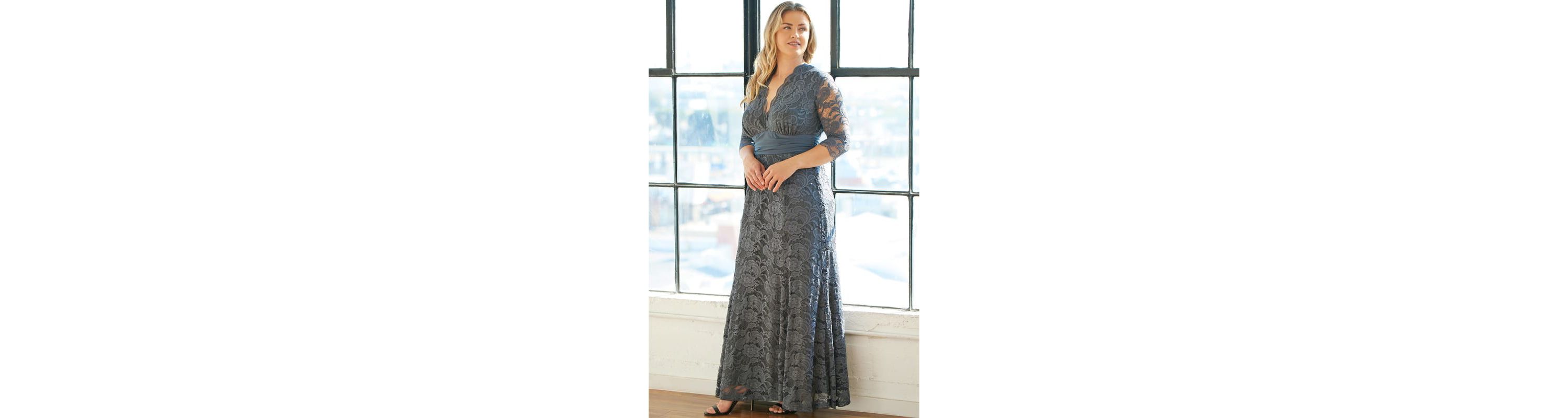 Womens Plus Size Screen Siren Lace Evening Gown