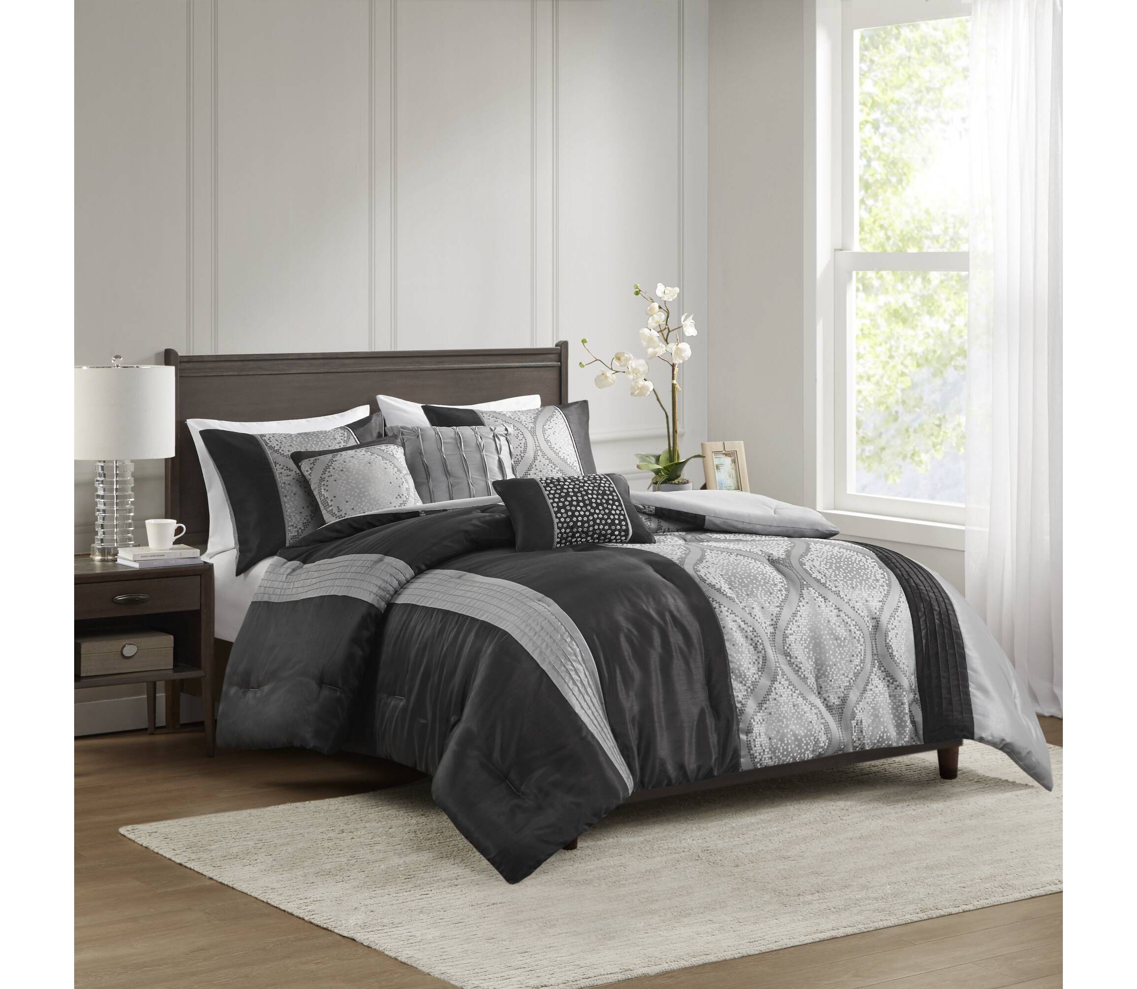 Lori 6 Piece Jacquard Comforter Set with Throw Pillows
