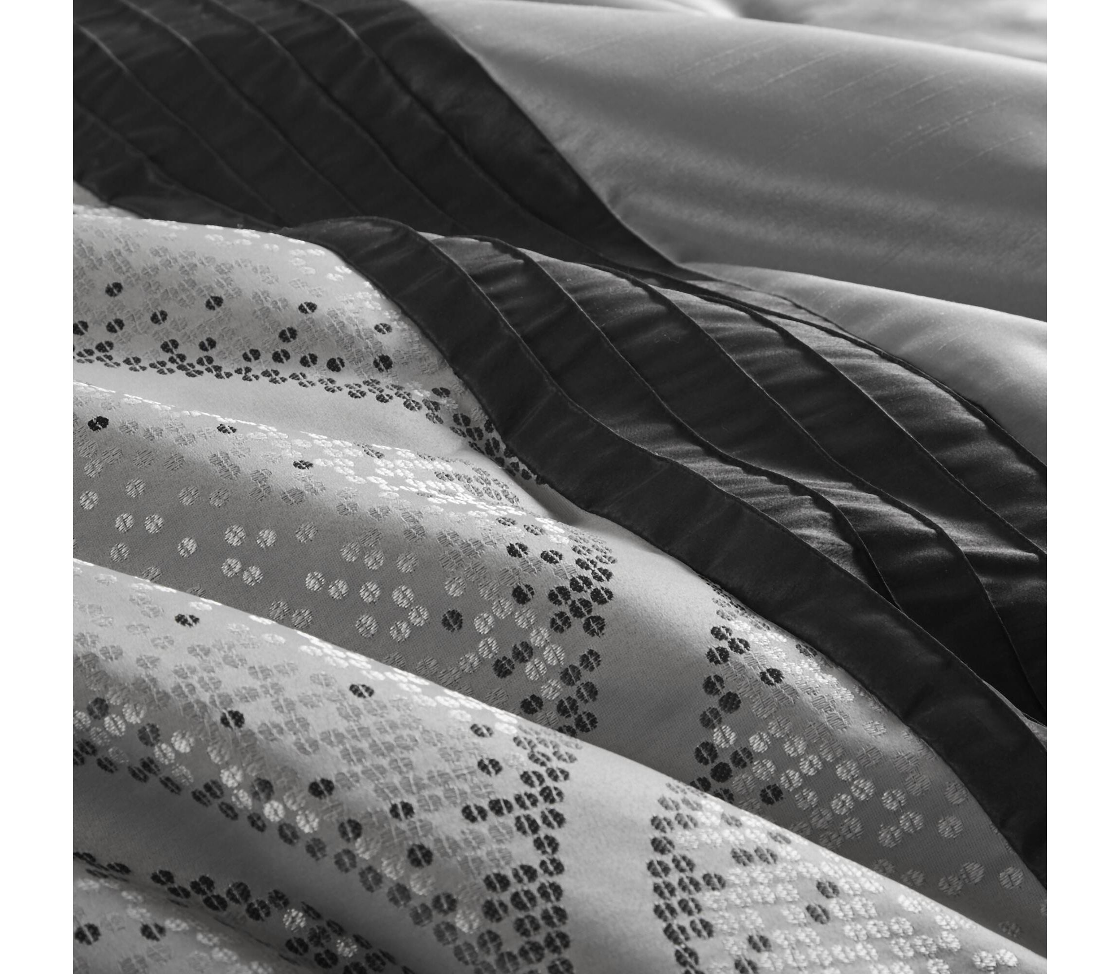 Lori 6 Piece Jacquard Comforter Set with Throw Pillows