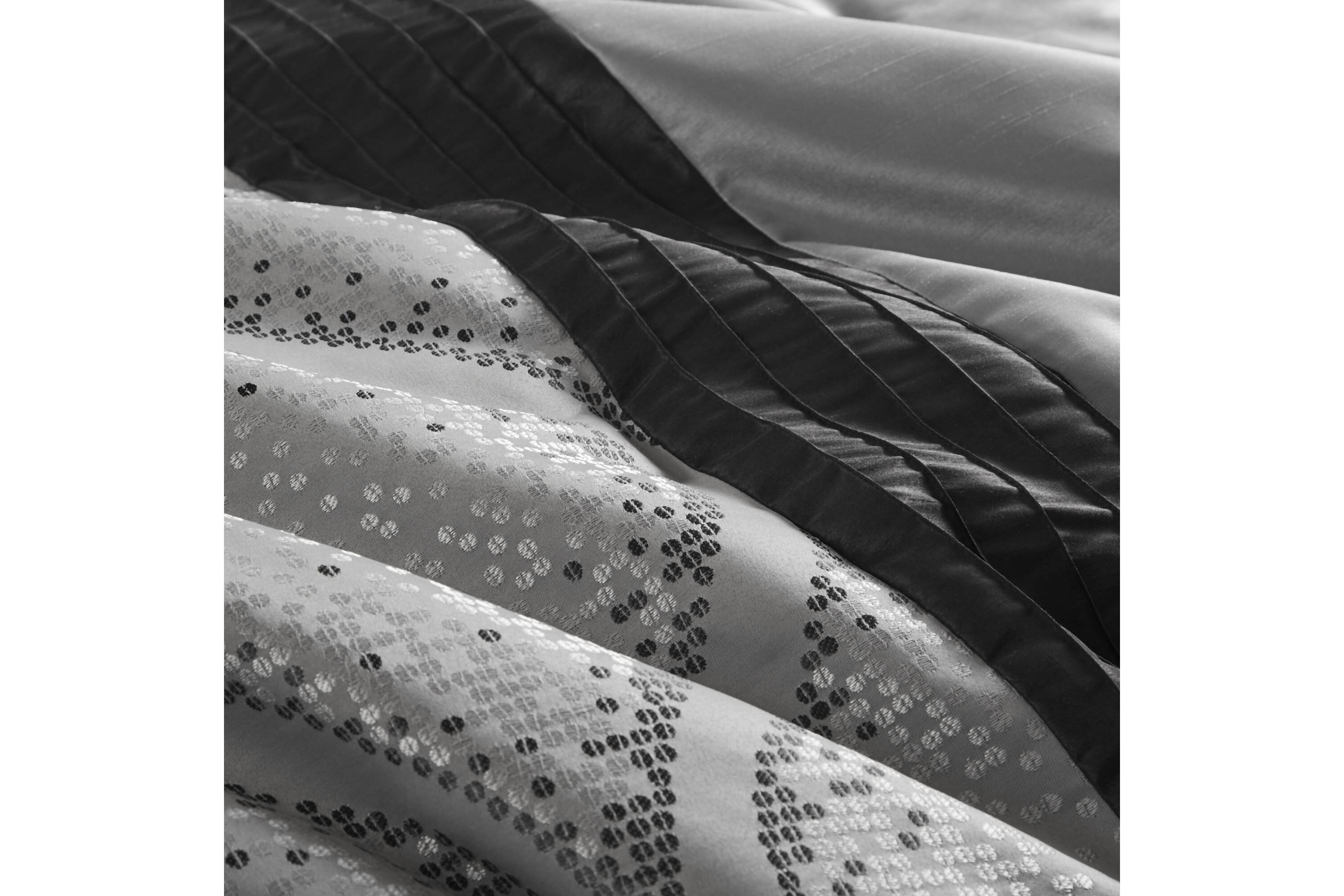Lori 6 Piece Jacquard Comforter Set with Throw Pillows