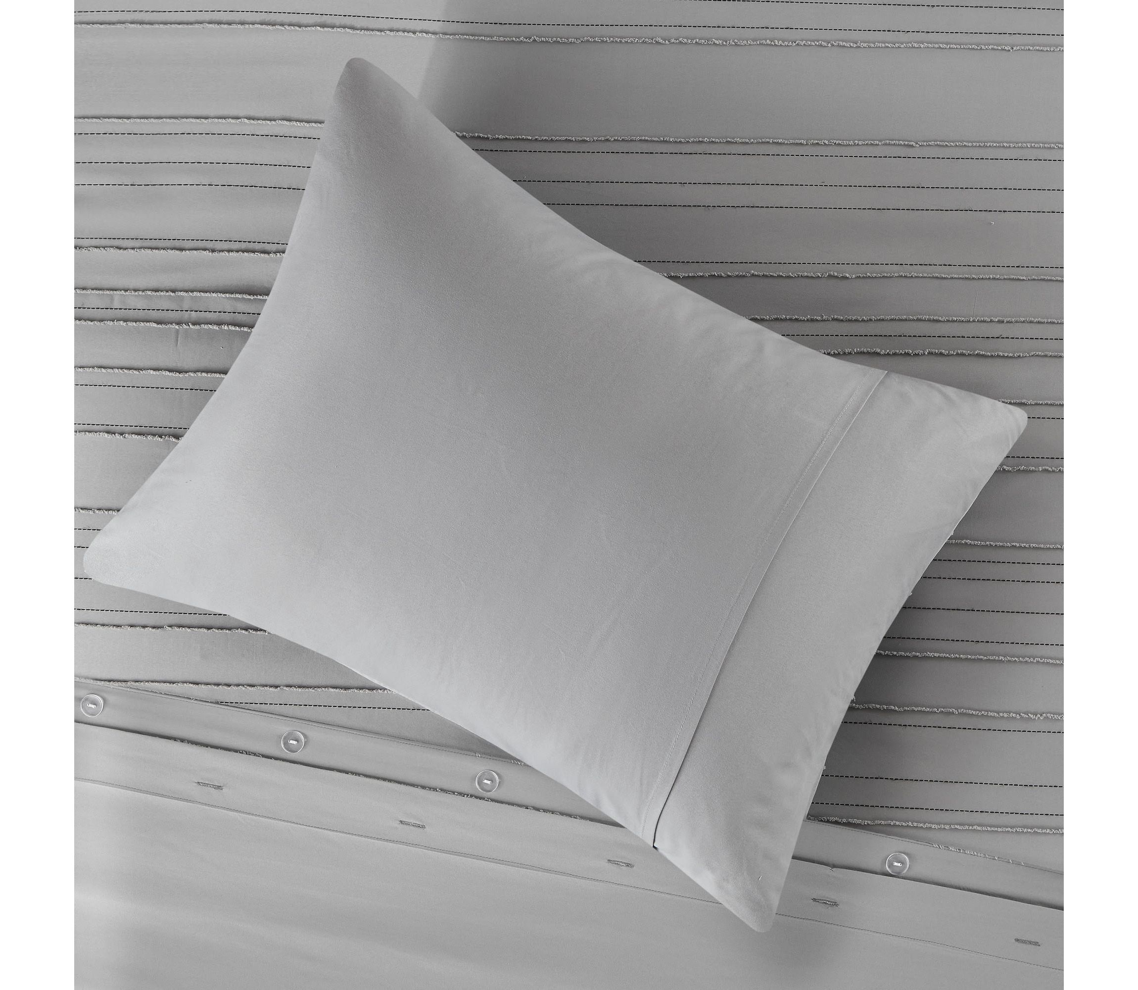 Oliver Cationic Dyed Clip Jacquard Duvet Cover Set with Throw Pillow