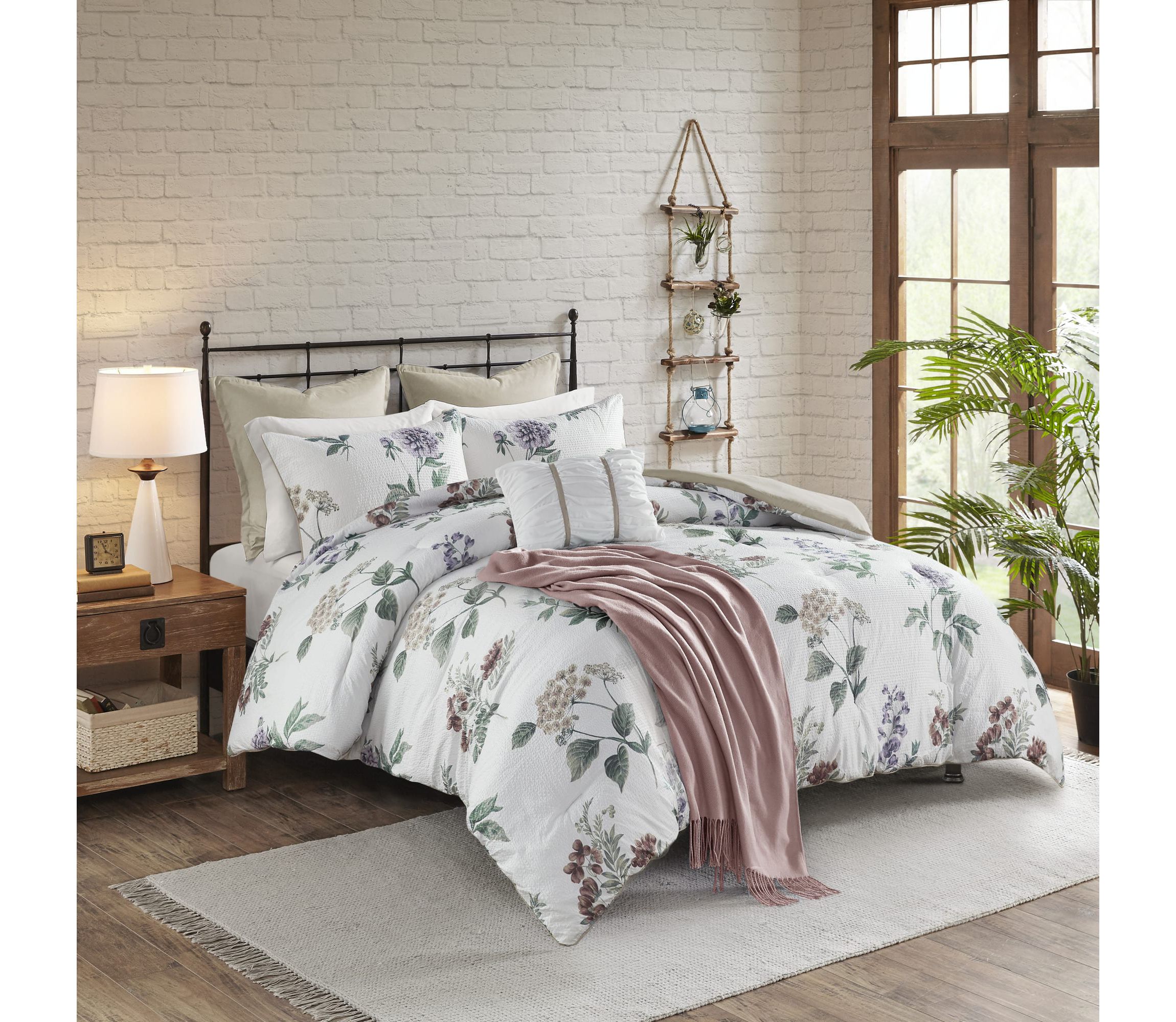 Zennia 7 Piece Printed Seersucker Comforter Set with Throw Blanket