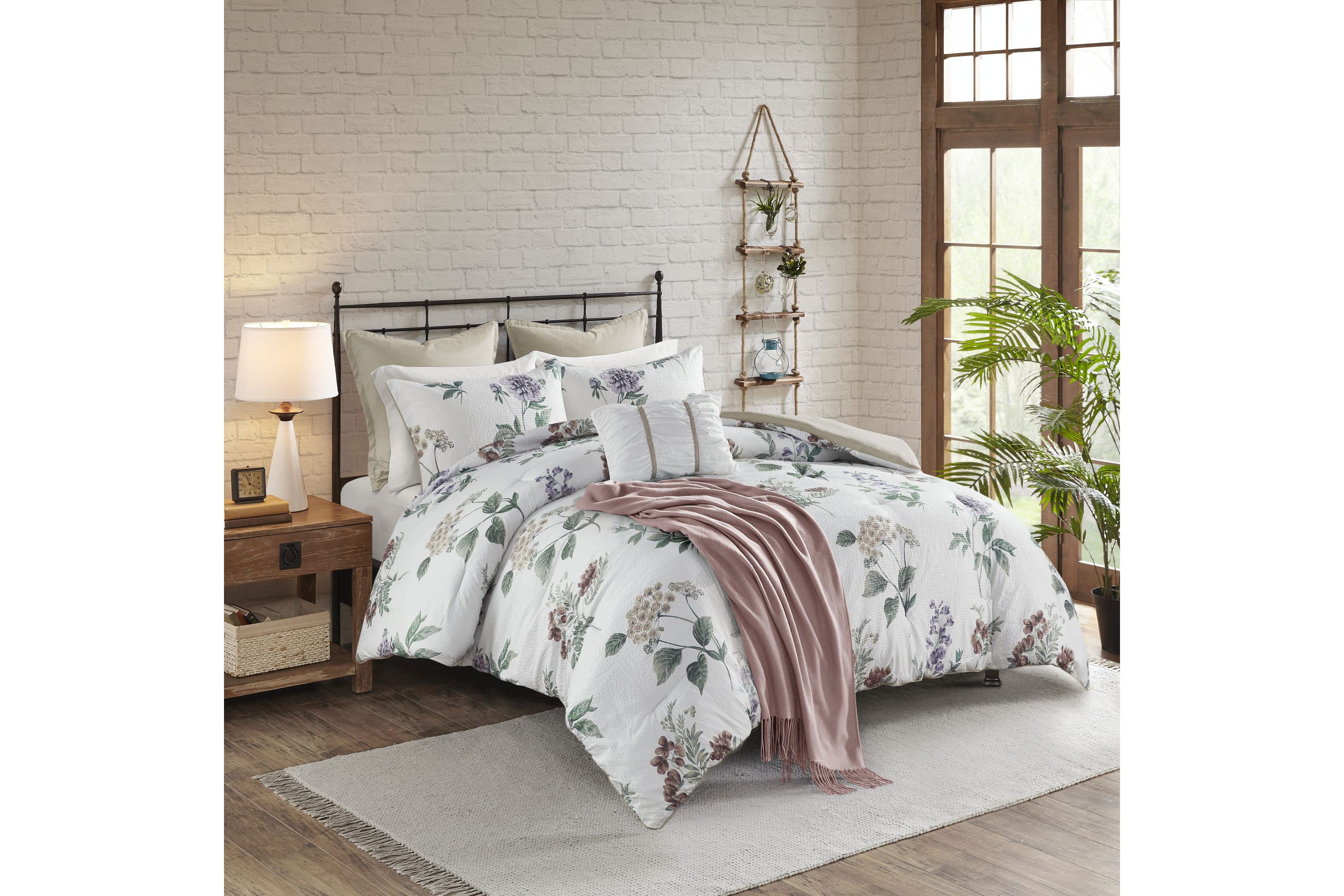 Zennia 7 Piece Printed Seersucker Comforter Set with Throw Blanket