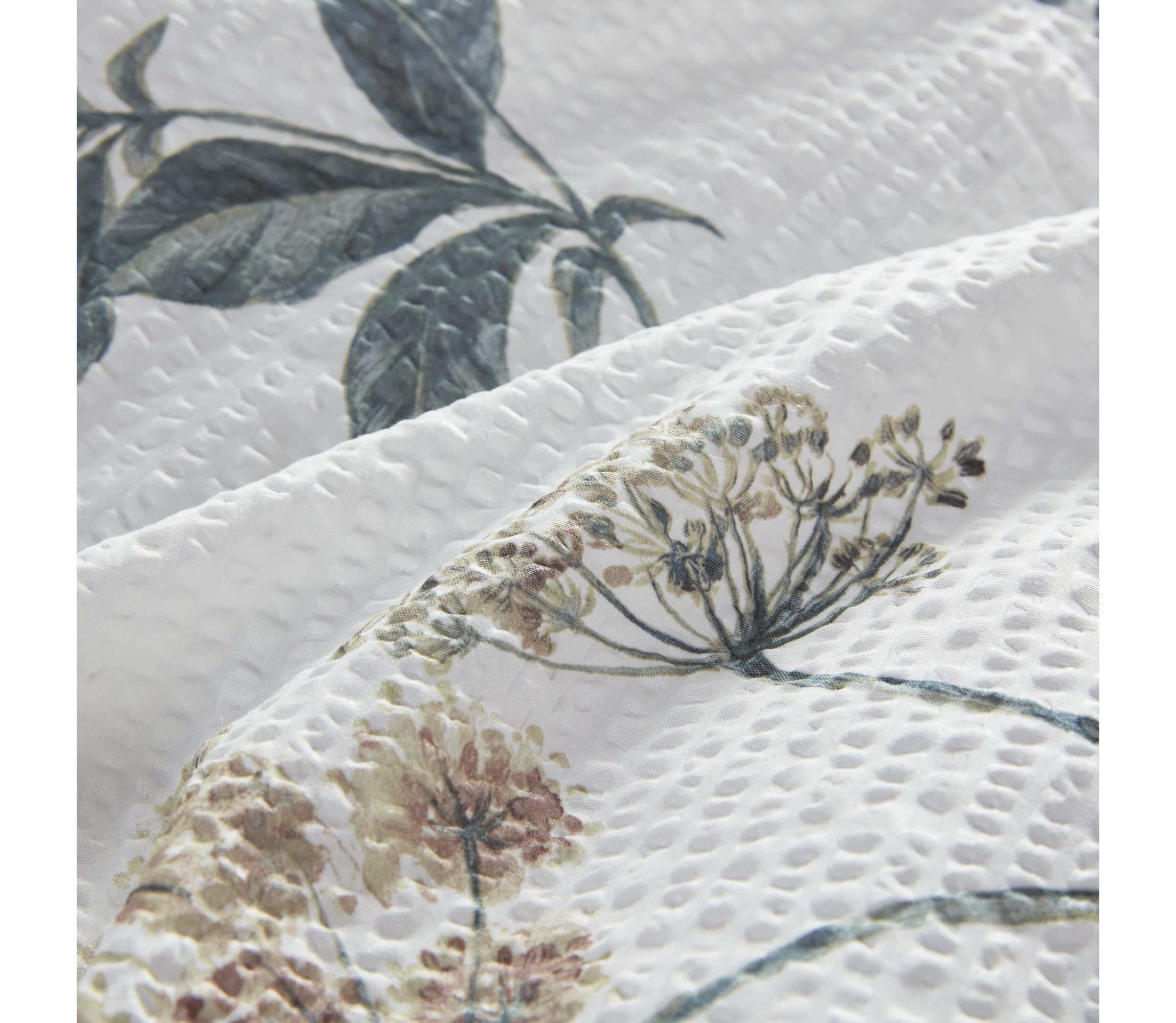 Zennia 7 Piece Printed Seersucker Comforter Set with Throw Blanket
