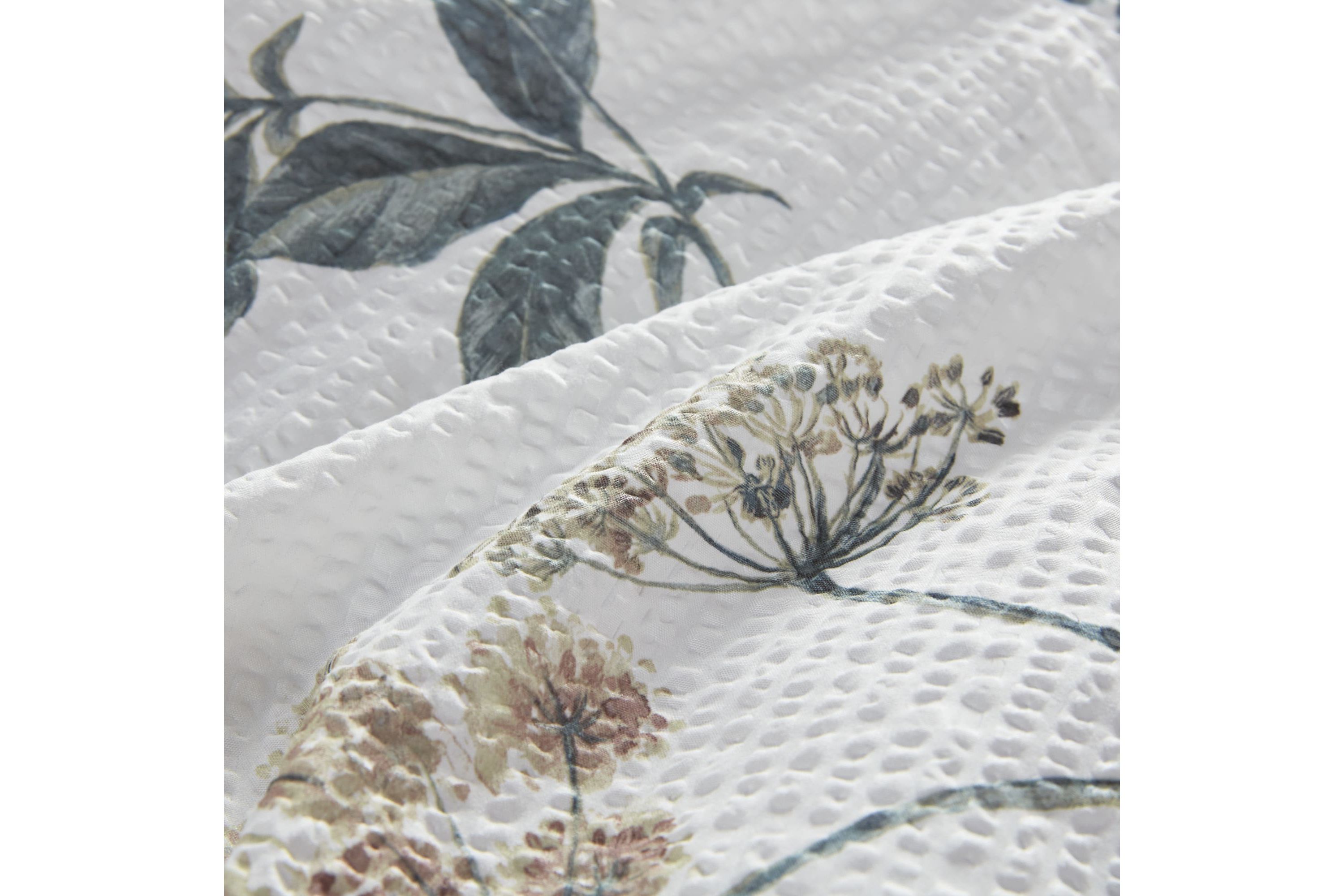 Zennia 7 Piece Printed Seersucker Comforter Set with Throw Blanket