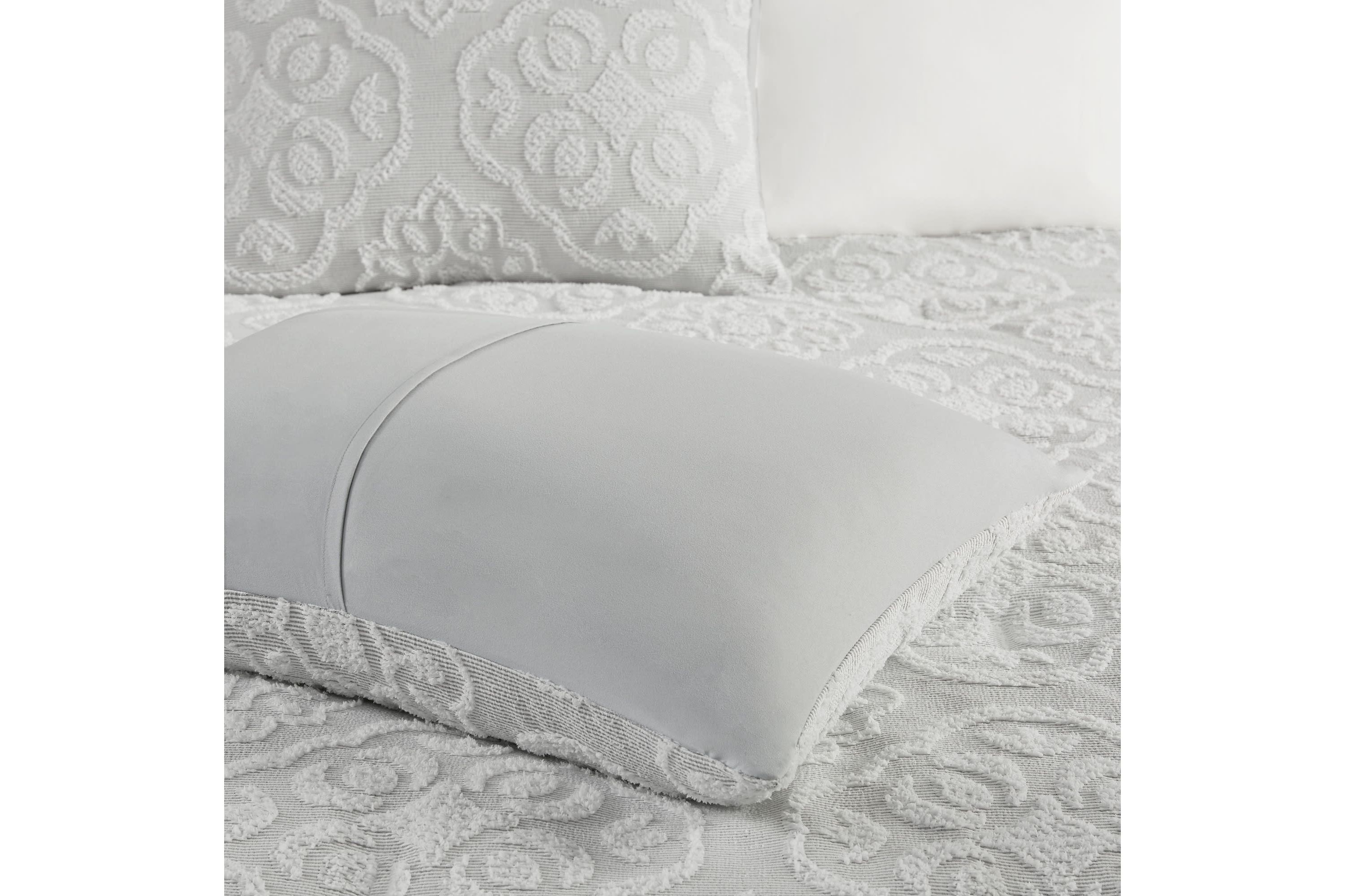Everly 3 Piece Tufted Woven Medallion Duvet Cover Set
