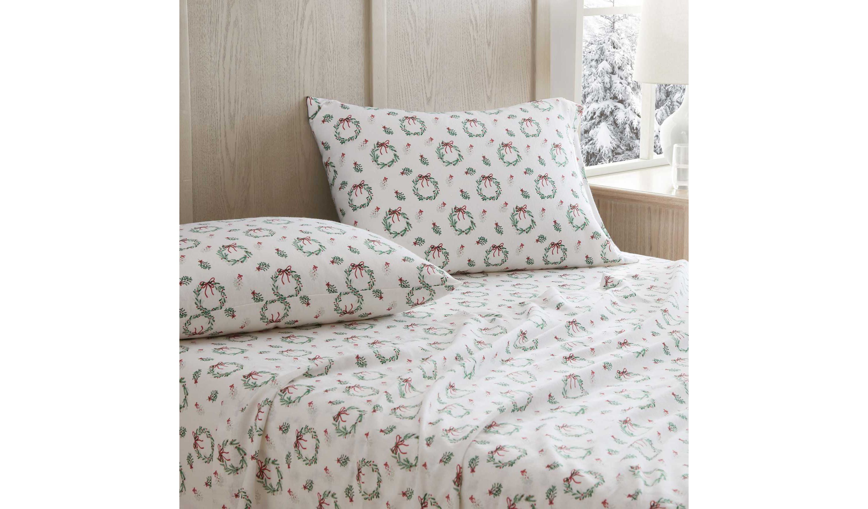 Wreaths & Mistletoe Cotton Sheet Set