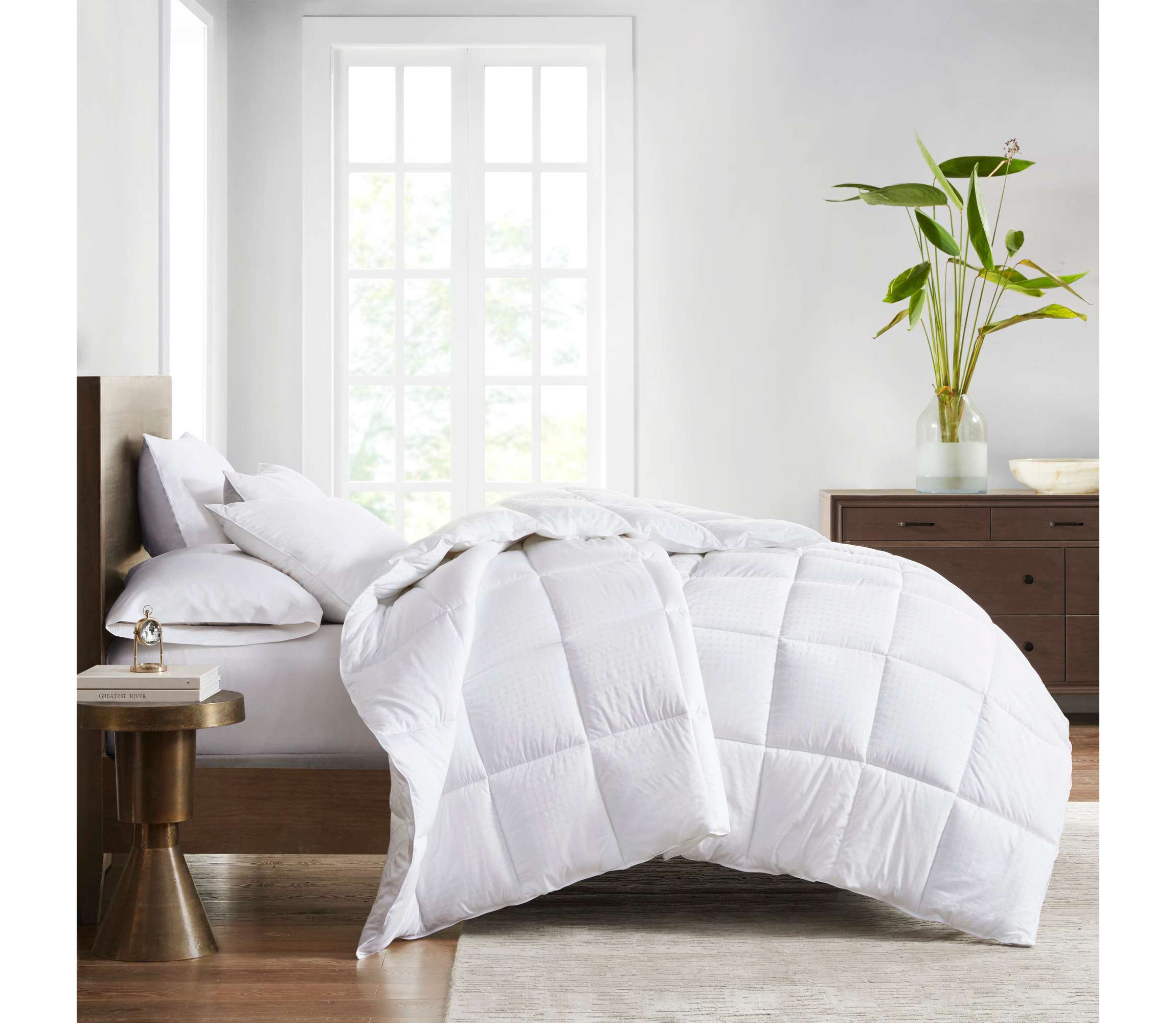 Signature Dobby Cotton Down Alternative Comforter