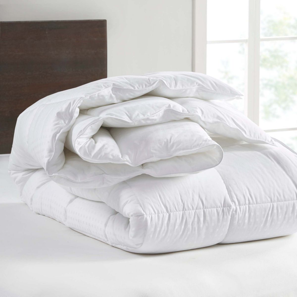 Signature Dobby Cotton Down Alternative Comforter