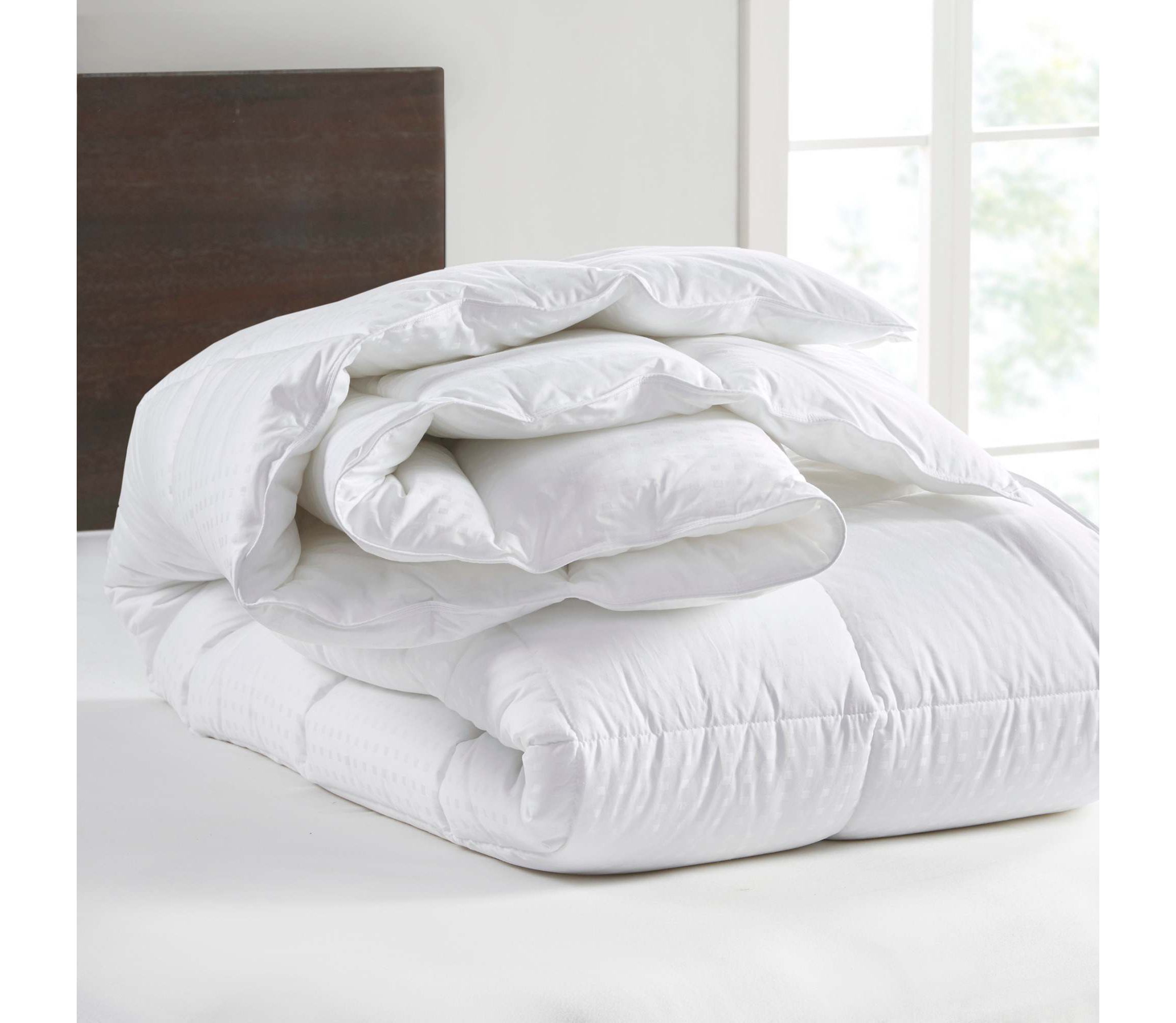 Signature Dobby Cotton Down Alternative Comforter