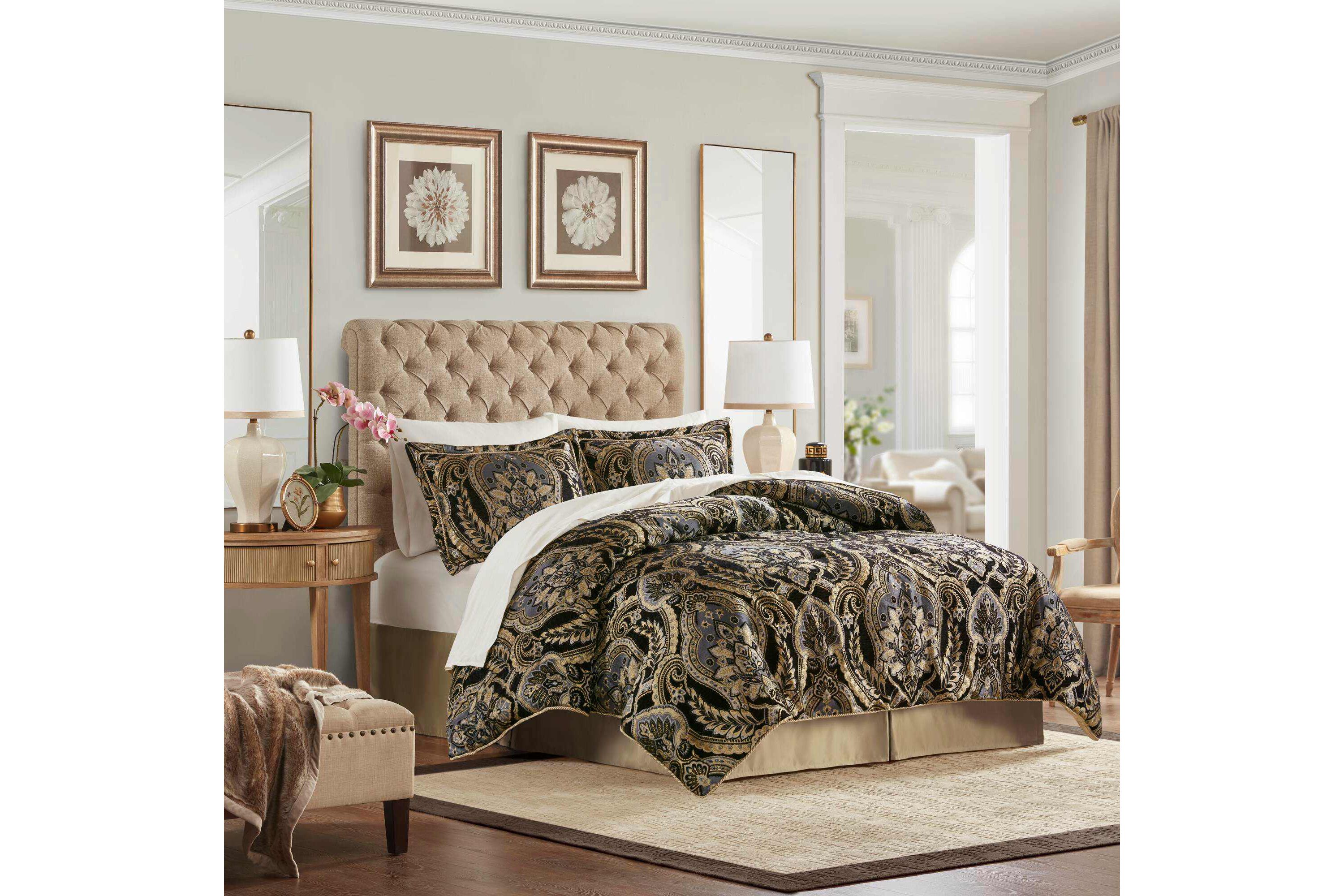 Julius Comforter Set
