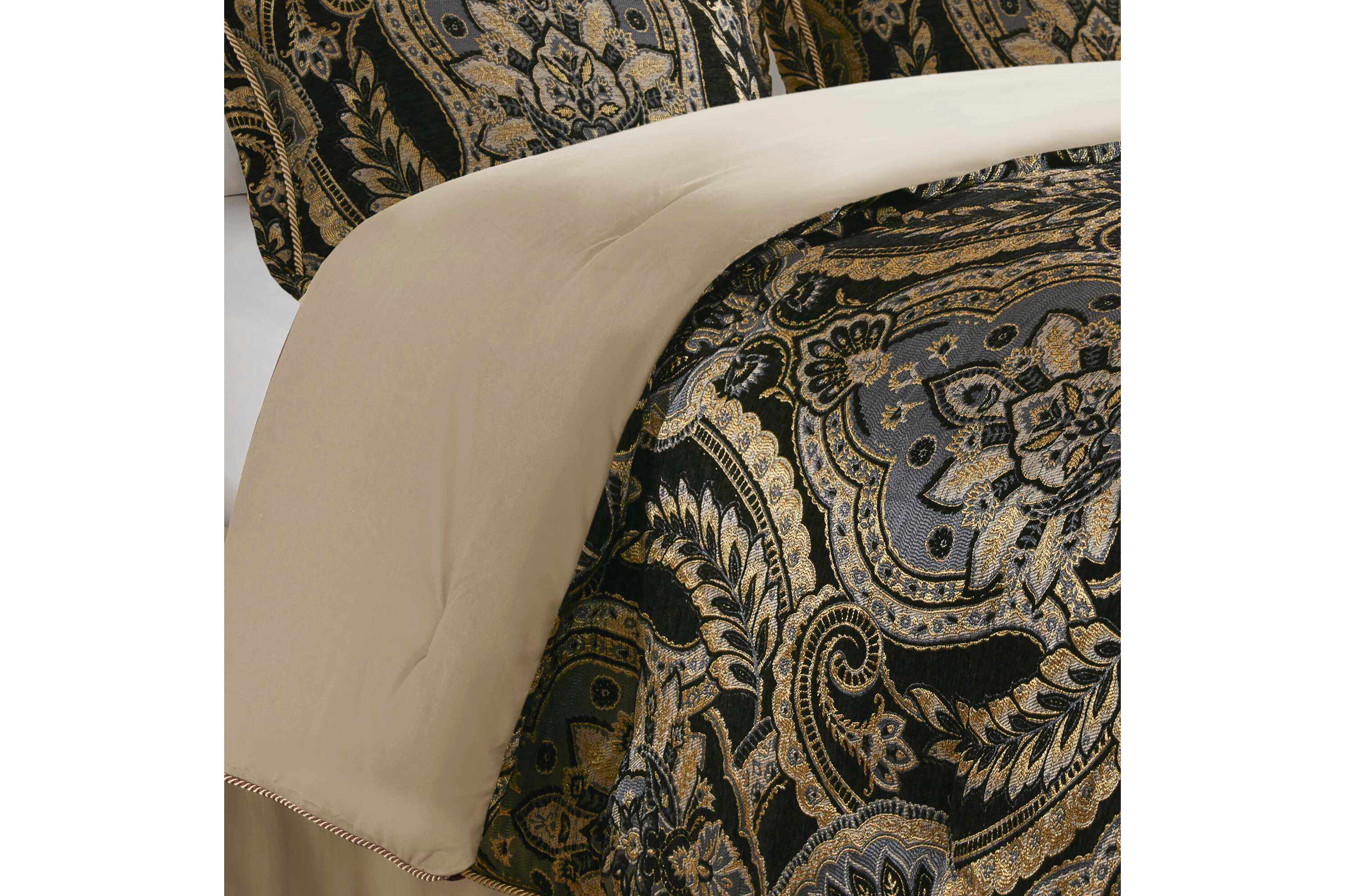 Julius Comforter Set