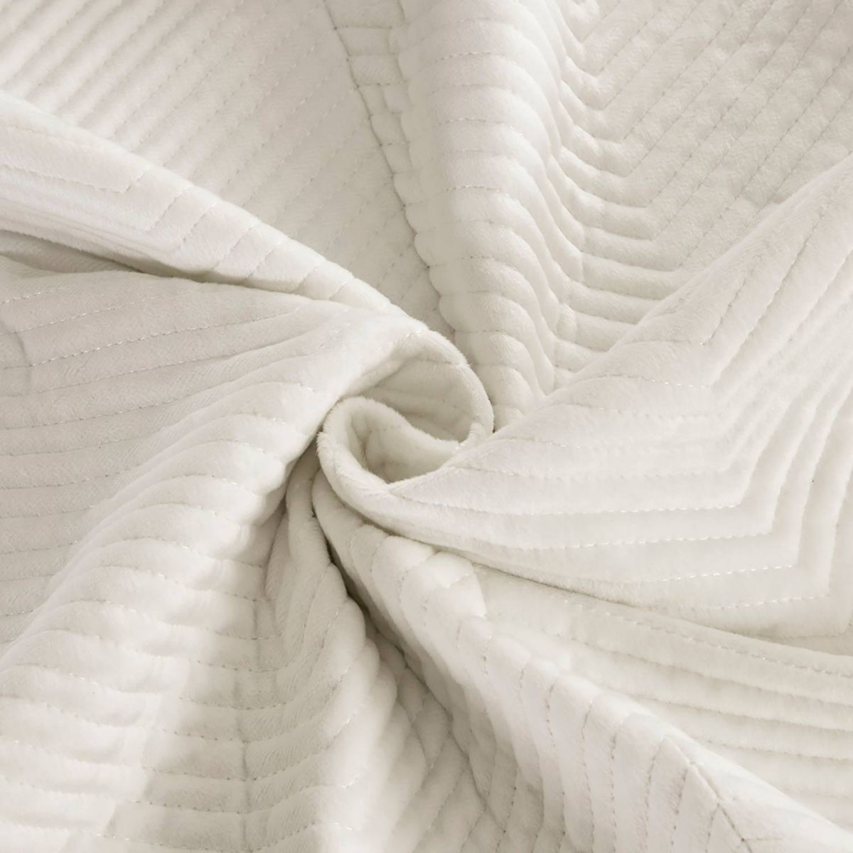 Pointehaven Luxury Diamond Velvet Quilt Set