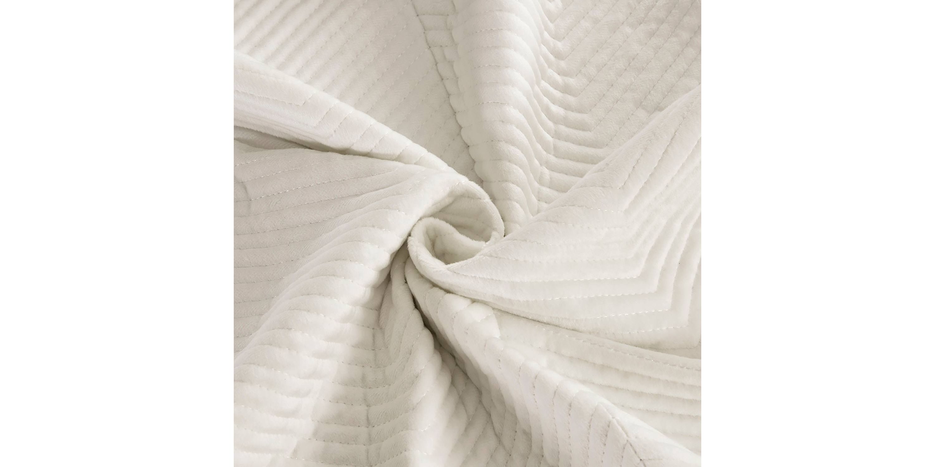 Pointehaven Luxury Diamond Velvet Quilt Set