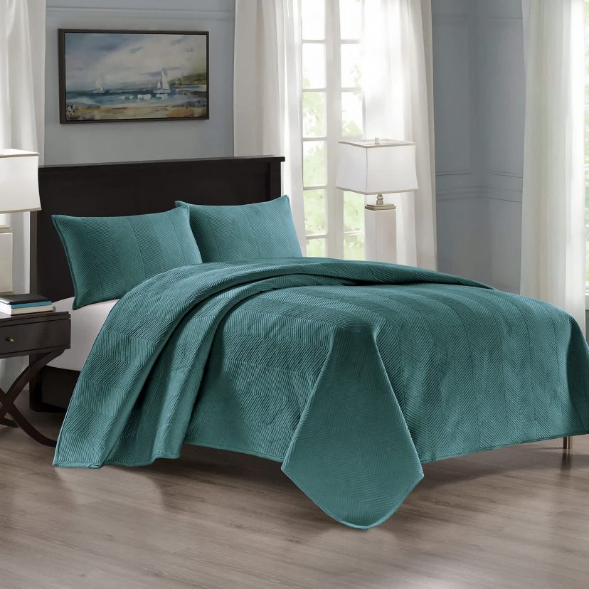 Pointehaven Luxury Chevron Velvet Quilt Set