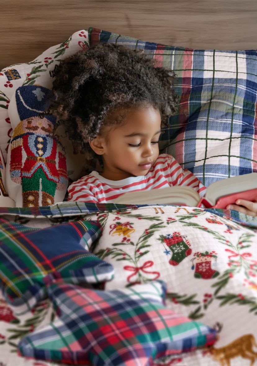 Festive Nutcrackers Quilt Set