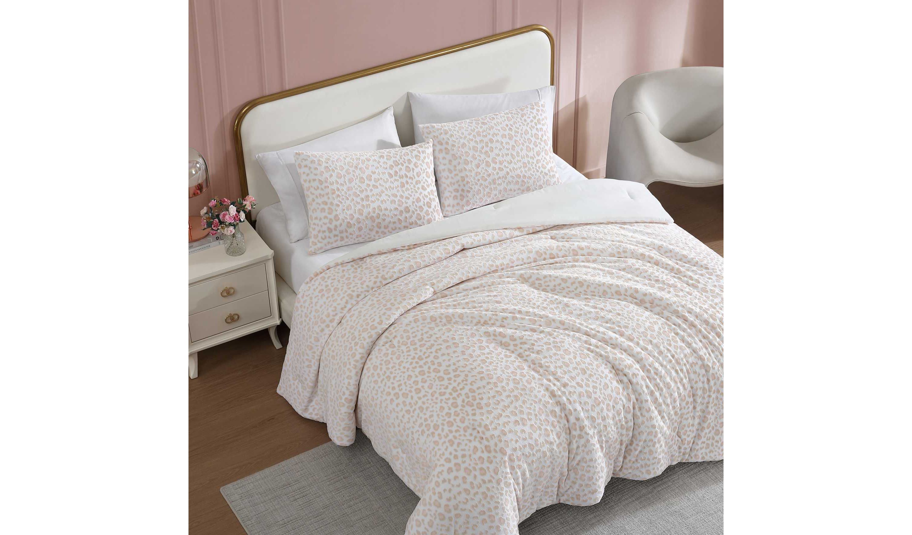 Betseys Leopard Microfiber Comforter Set