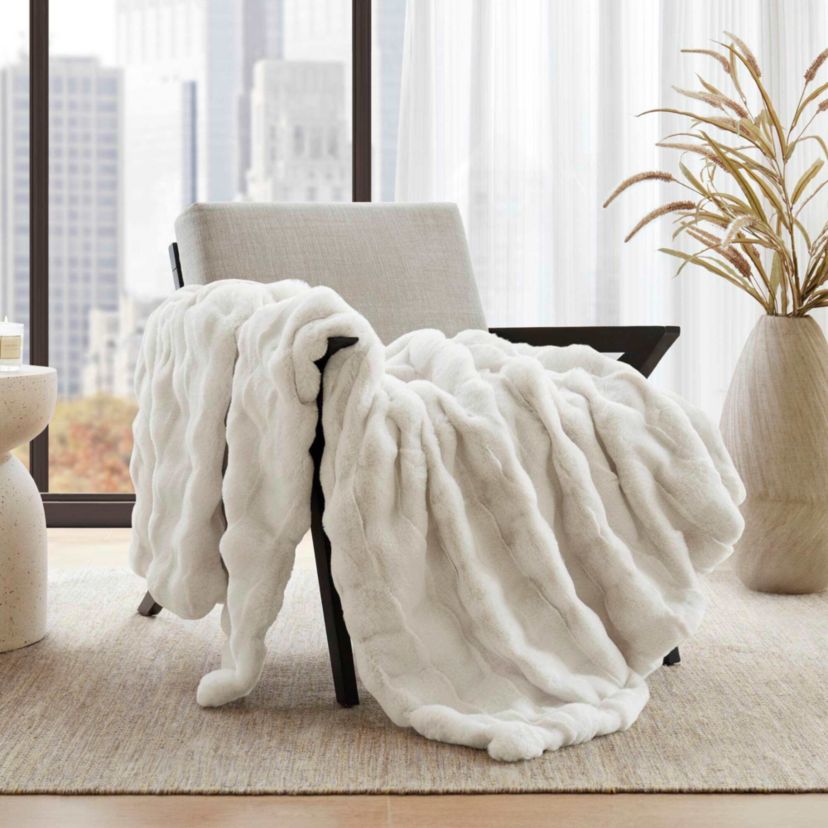 Vivienne Faux Fur Throw