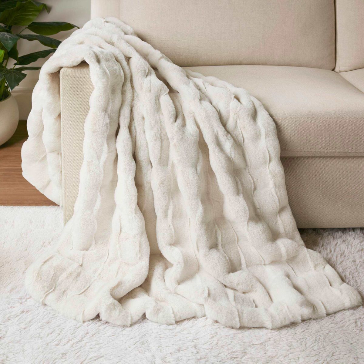 Vivienne Faux Fur Throw