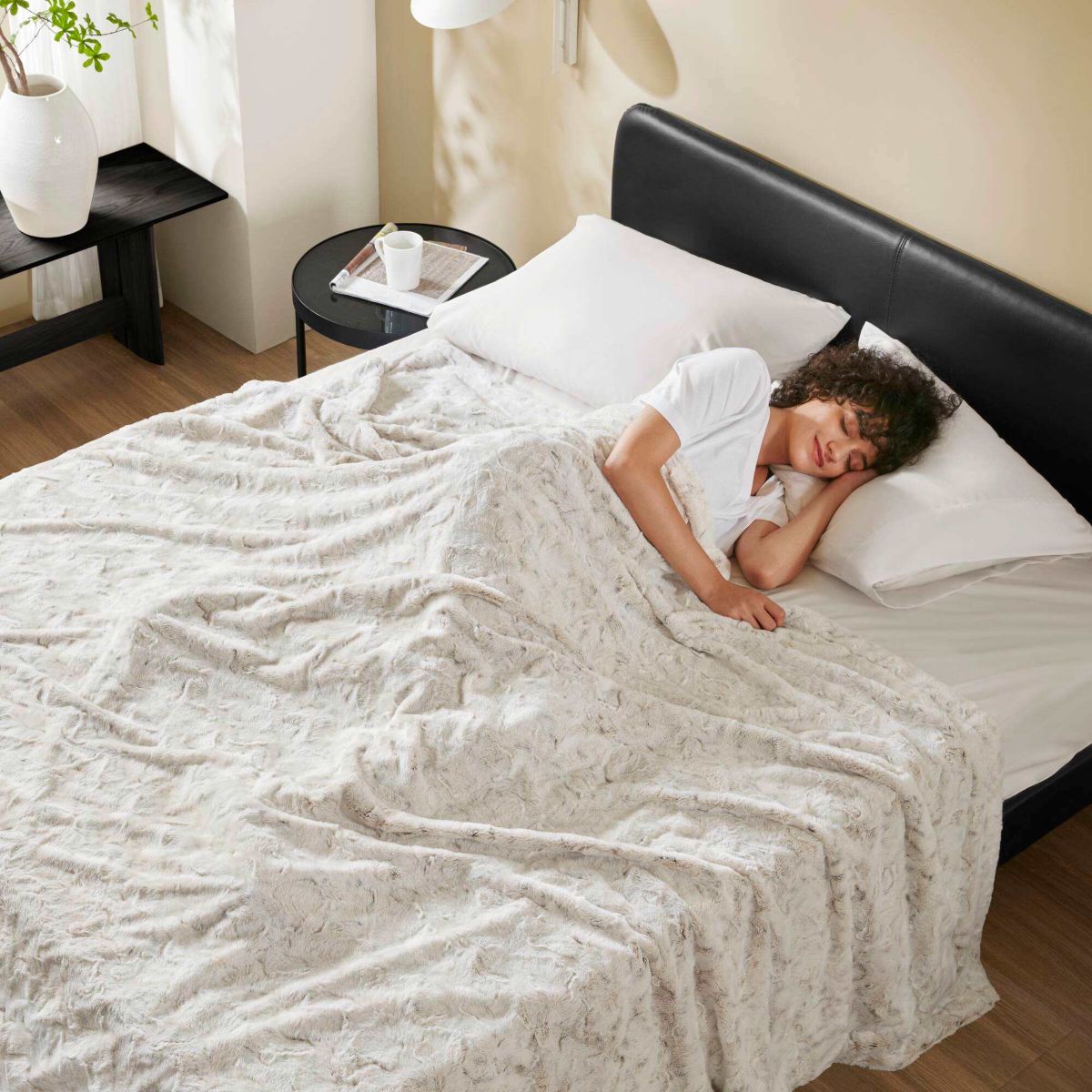 Zuri Faux Fur Blanket