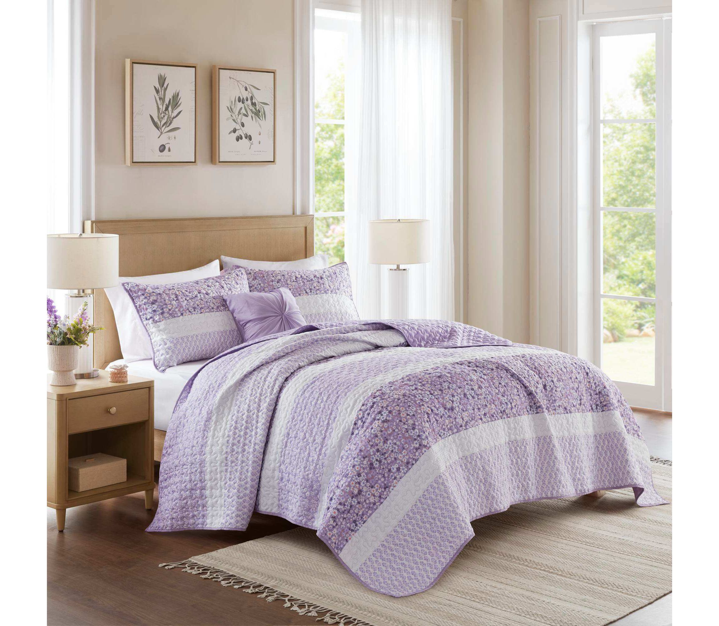Caralie 4 Piece Seersucker Quilt Set with Throw