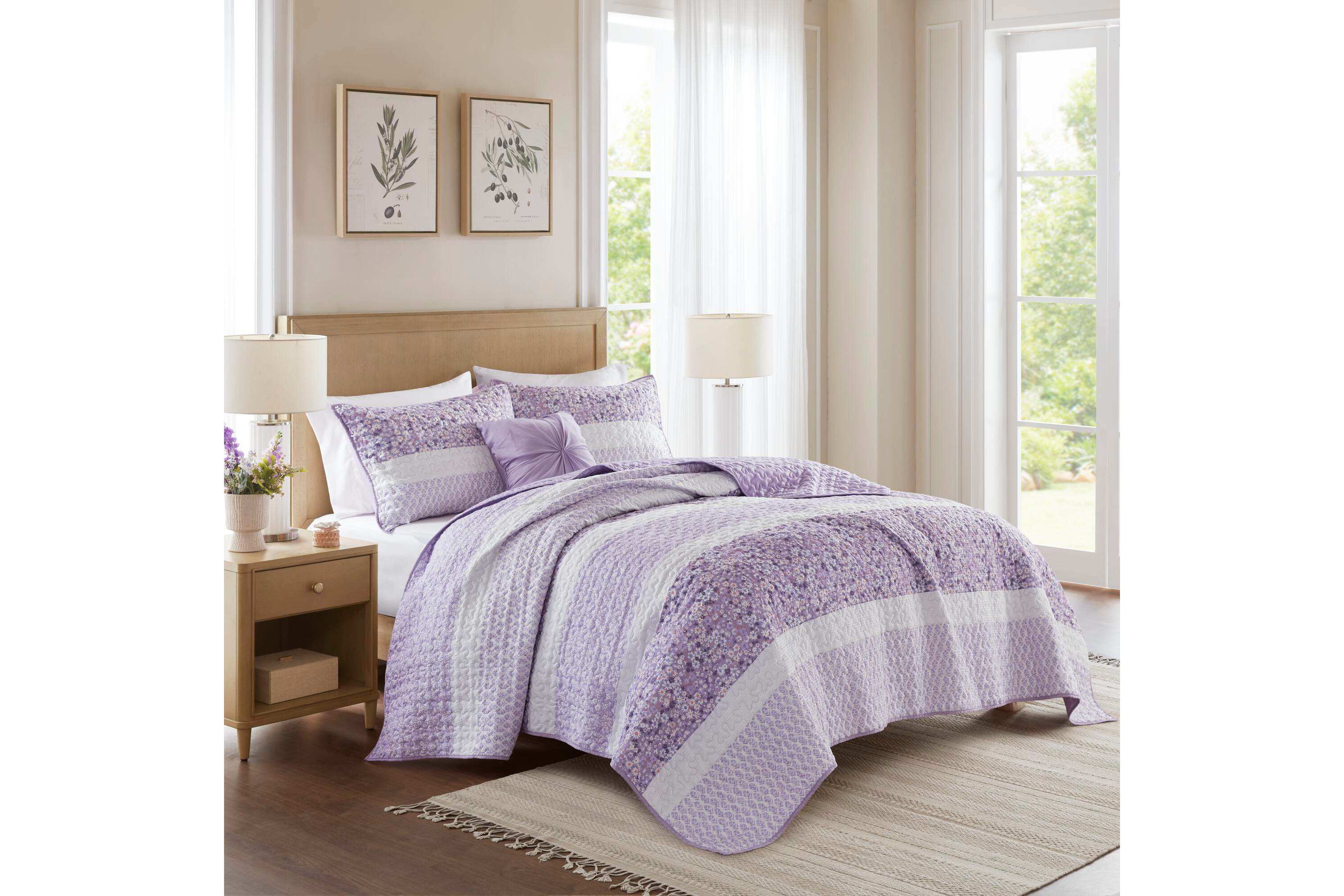 Caralie 4 Piece Seersucker Quilt Set with Throw