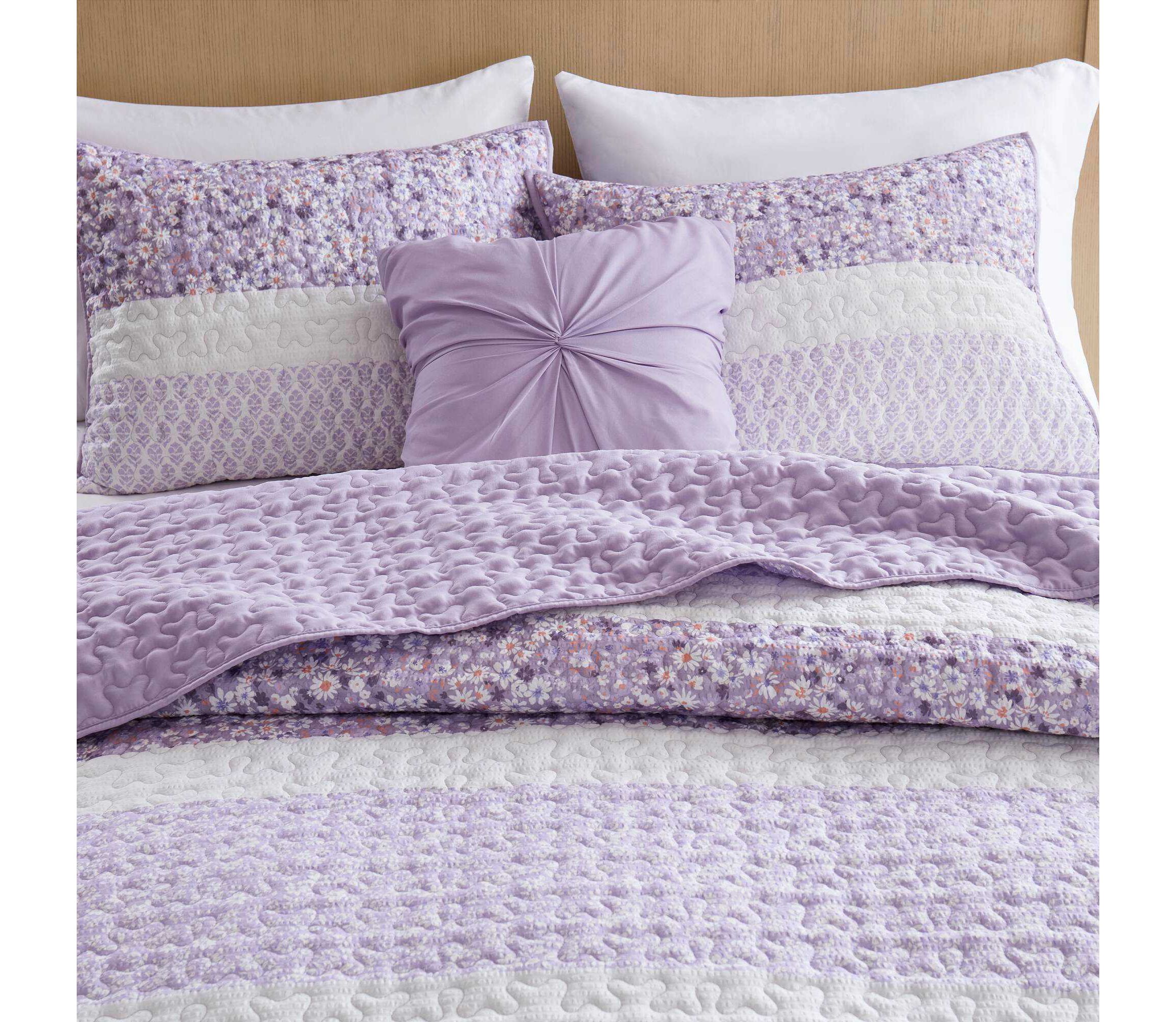 Caralie 4 Piece Seersucker Quilt Set with Throw