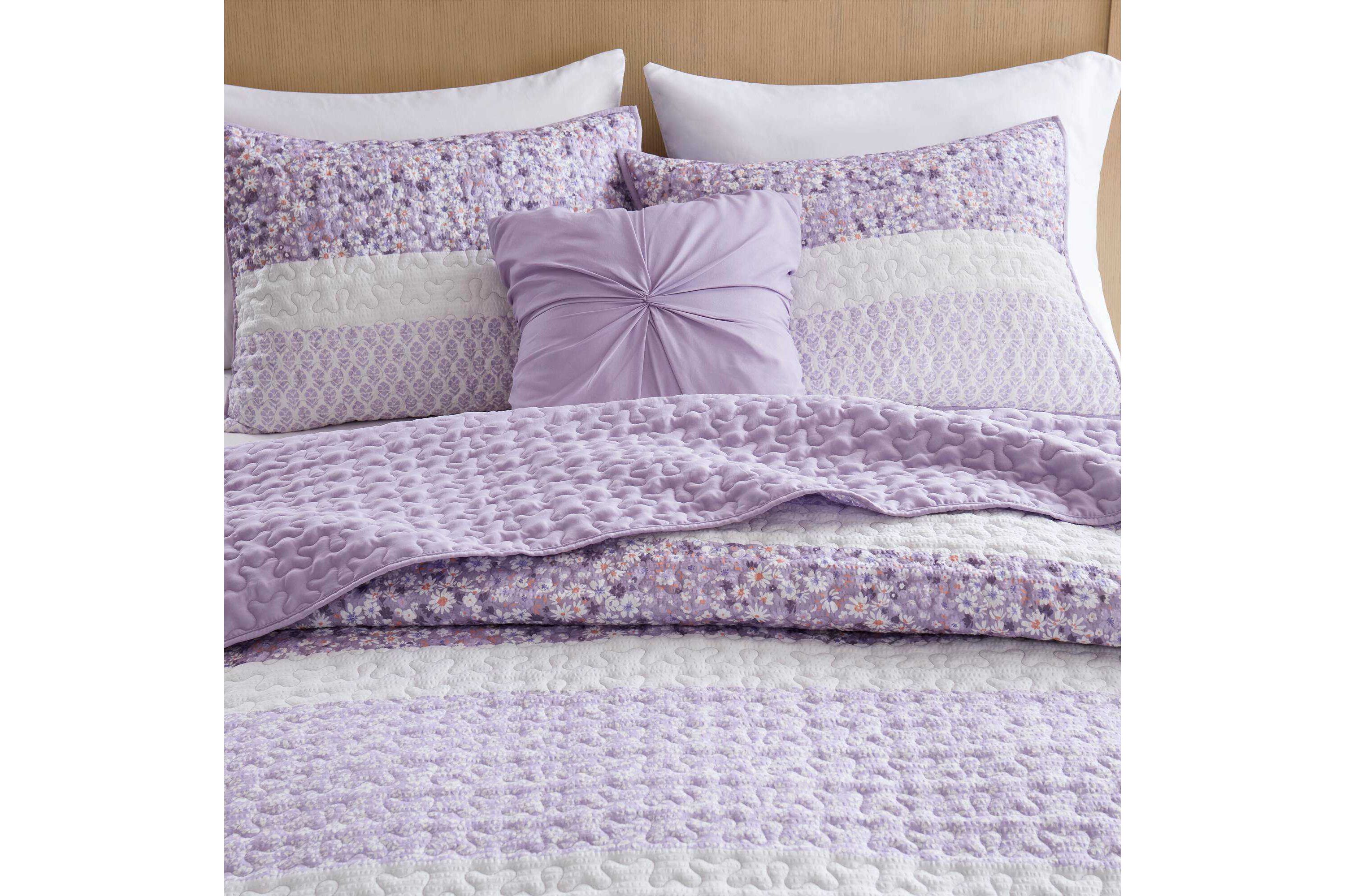 Caralie 4 Piece Seersucker Quilt Set with Throw