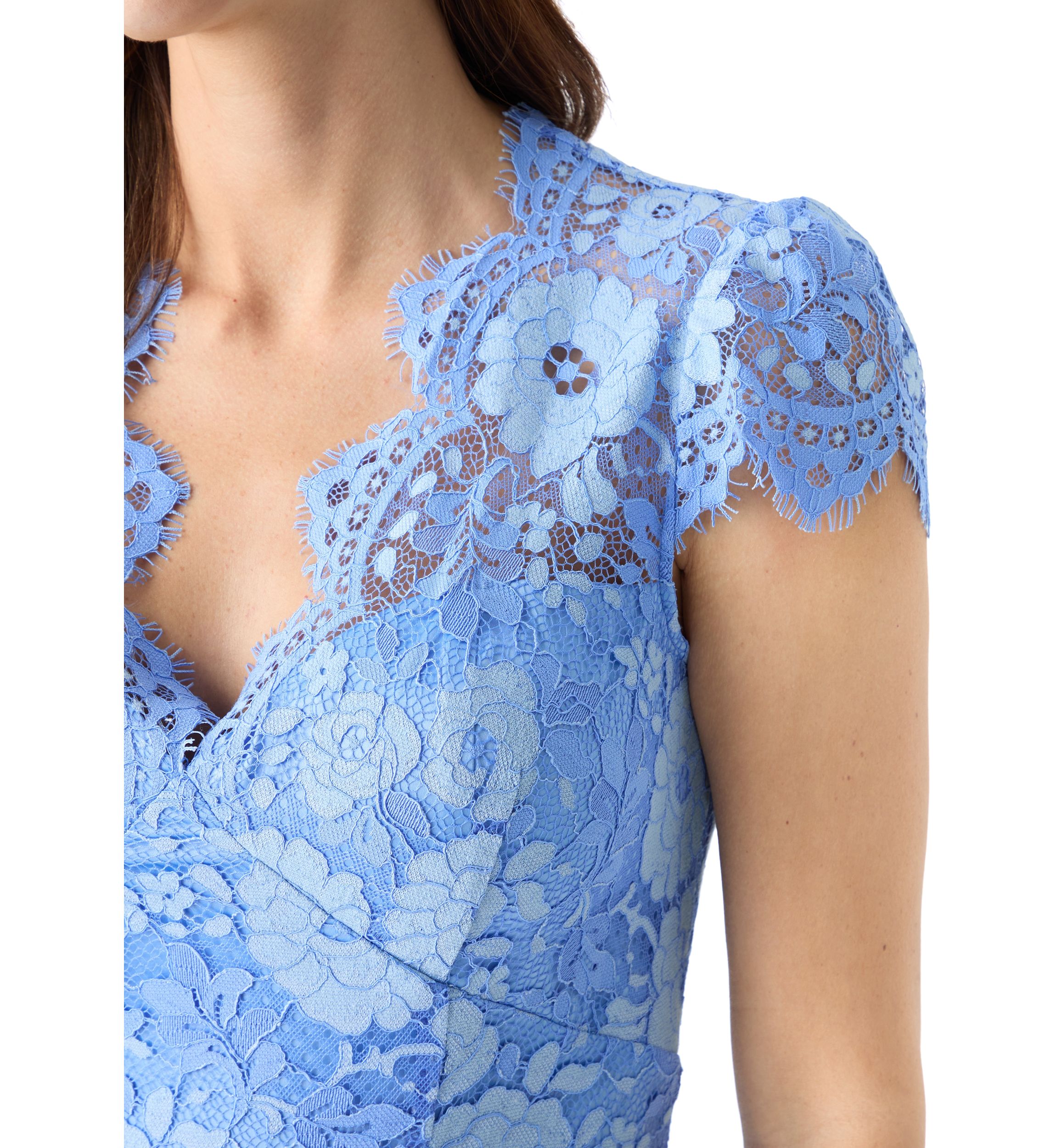 Womens Short Sleeve V-Neck Lace Appliqué Gown