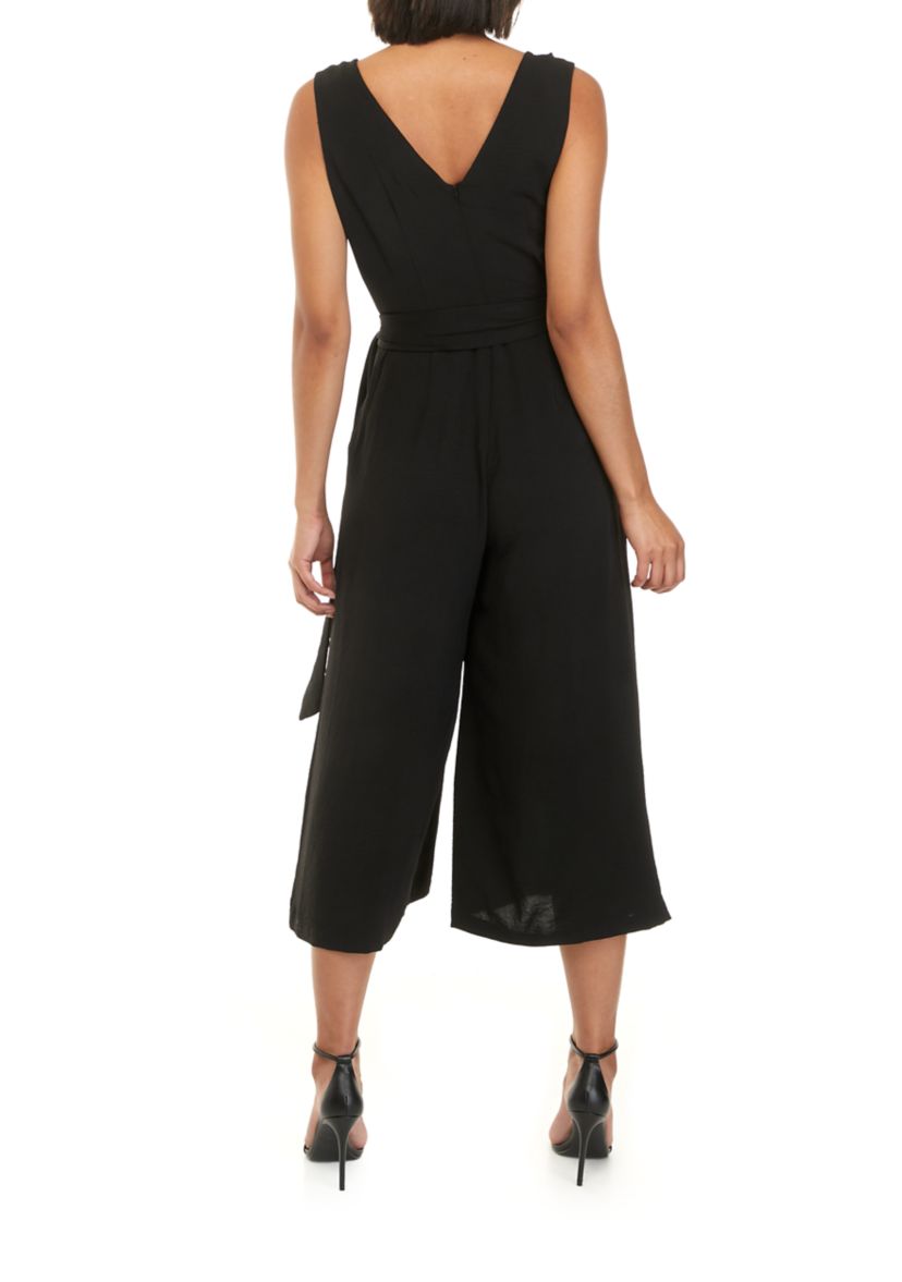 Womens Sleeveless Textured Solid Woven Cropped Jumpsuit