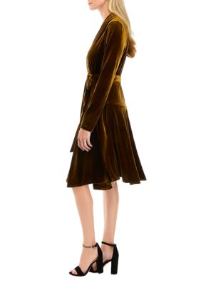 Women's Long Sleeve Asymmetrical Hem Solid Velvet Dress