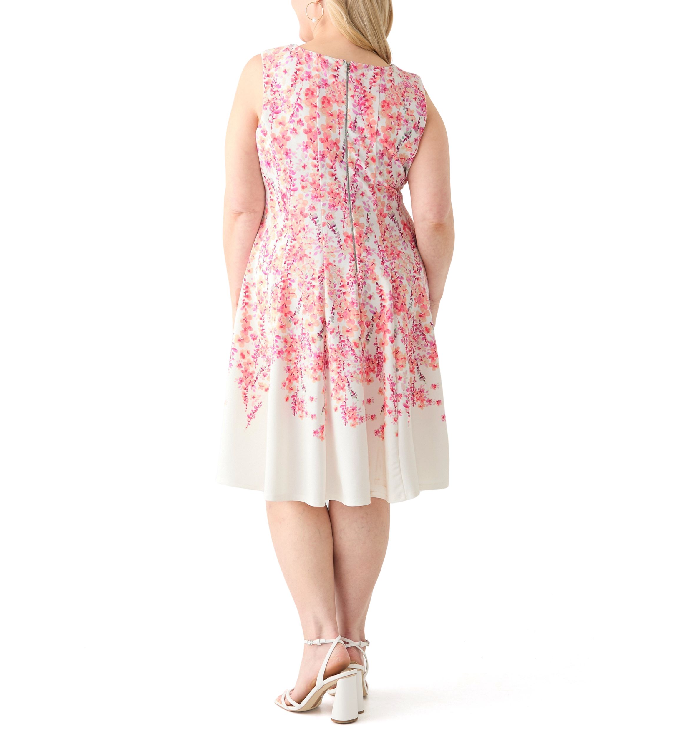 Plus Size Sleeveless Crew Neck Ditsy Floral Dress
