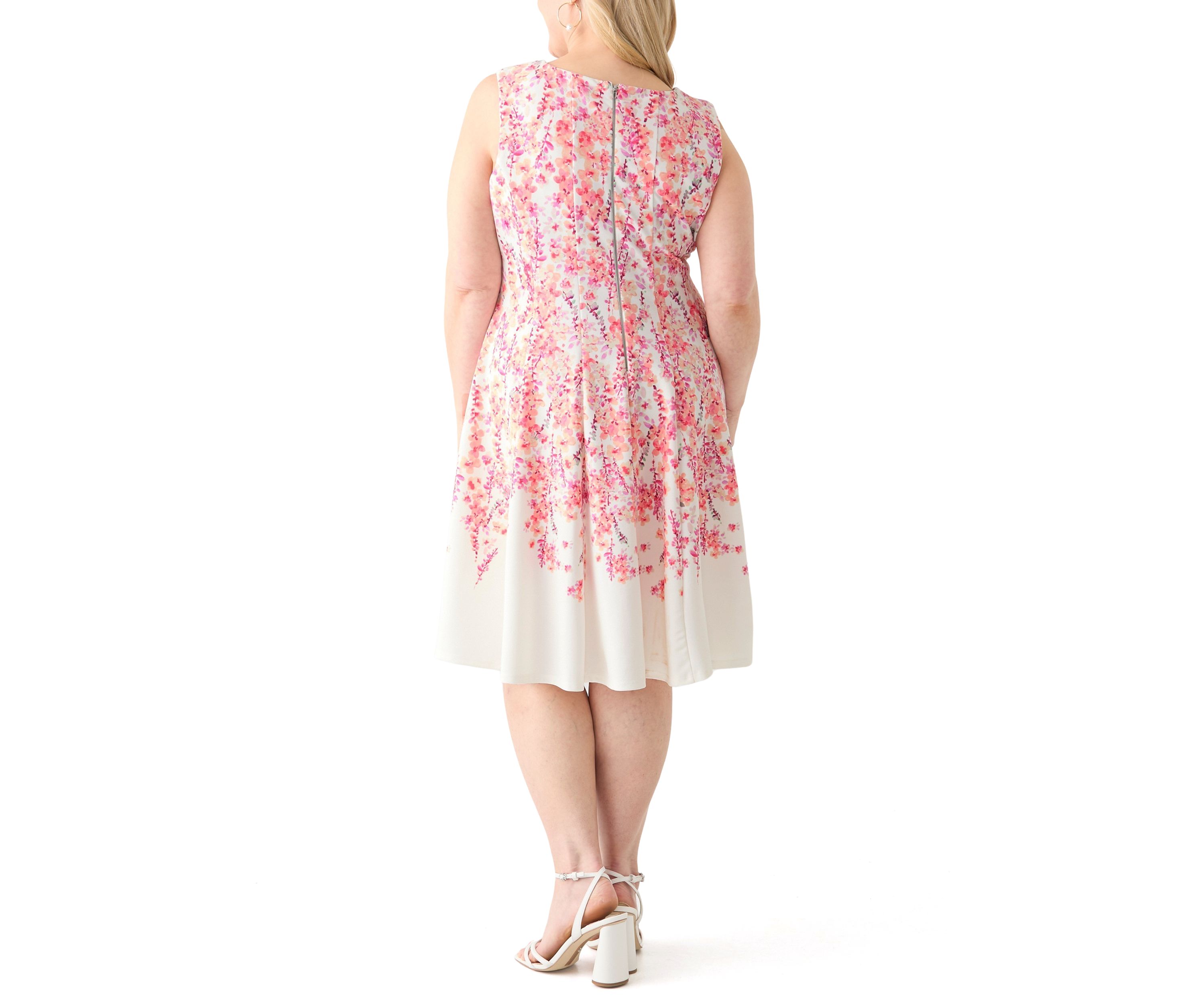 Plus Size Sleeveless Crew Neck Ditsy Floral Dress