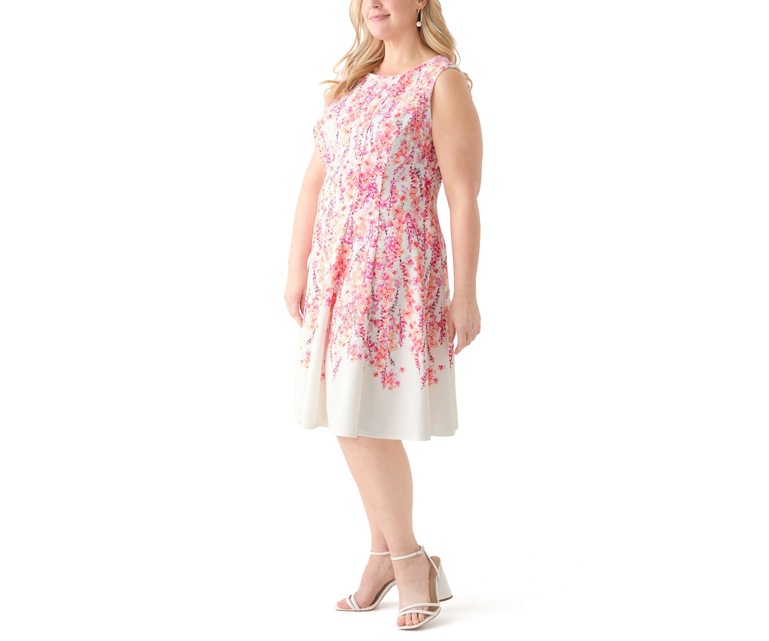 Plus Size Sleeveless Crew Neck Ditsy Floral Dress