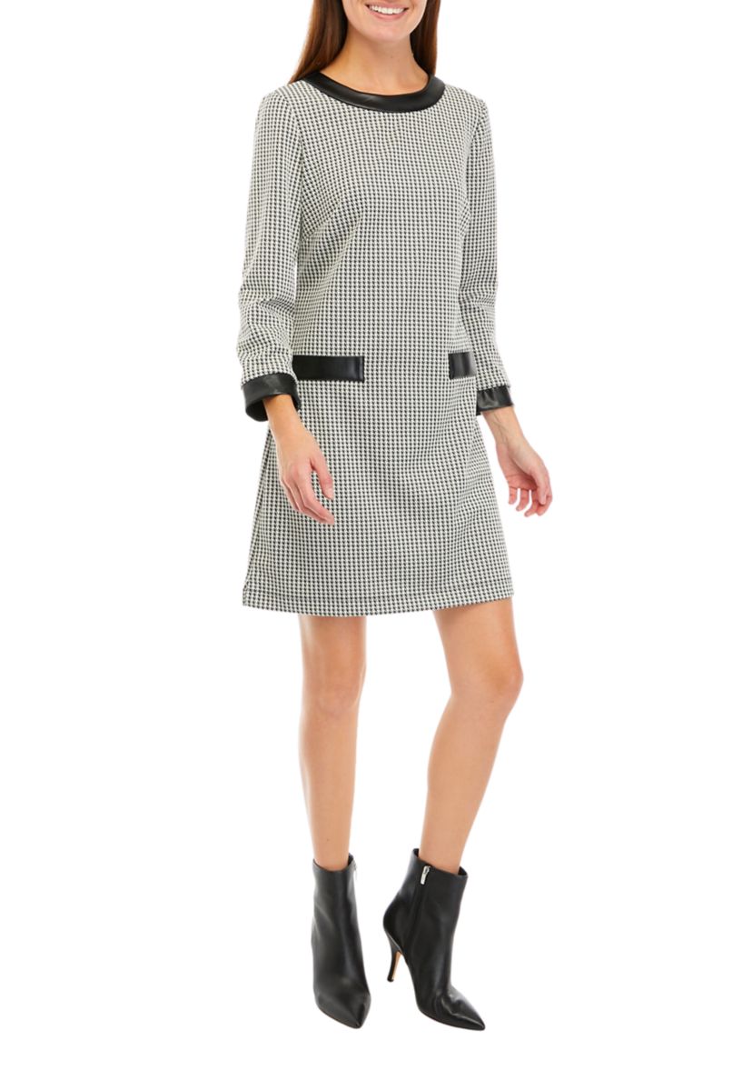 long sleeve houndstooth dress WDIRARA Women's Print V Neck Collared Bodycon Mini Black and White XS at Amazon Women's Clothing store Need Additional Information Allegra K Houndstooth V Neck